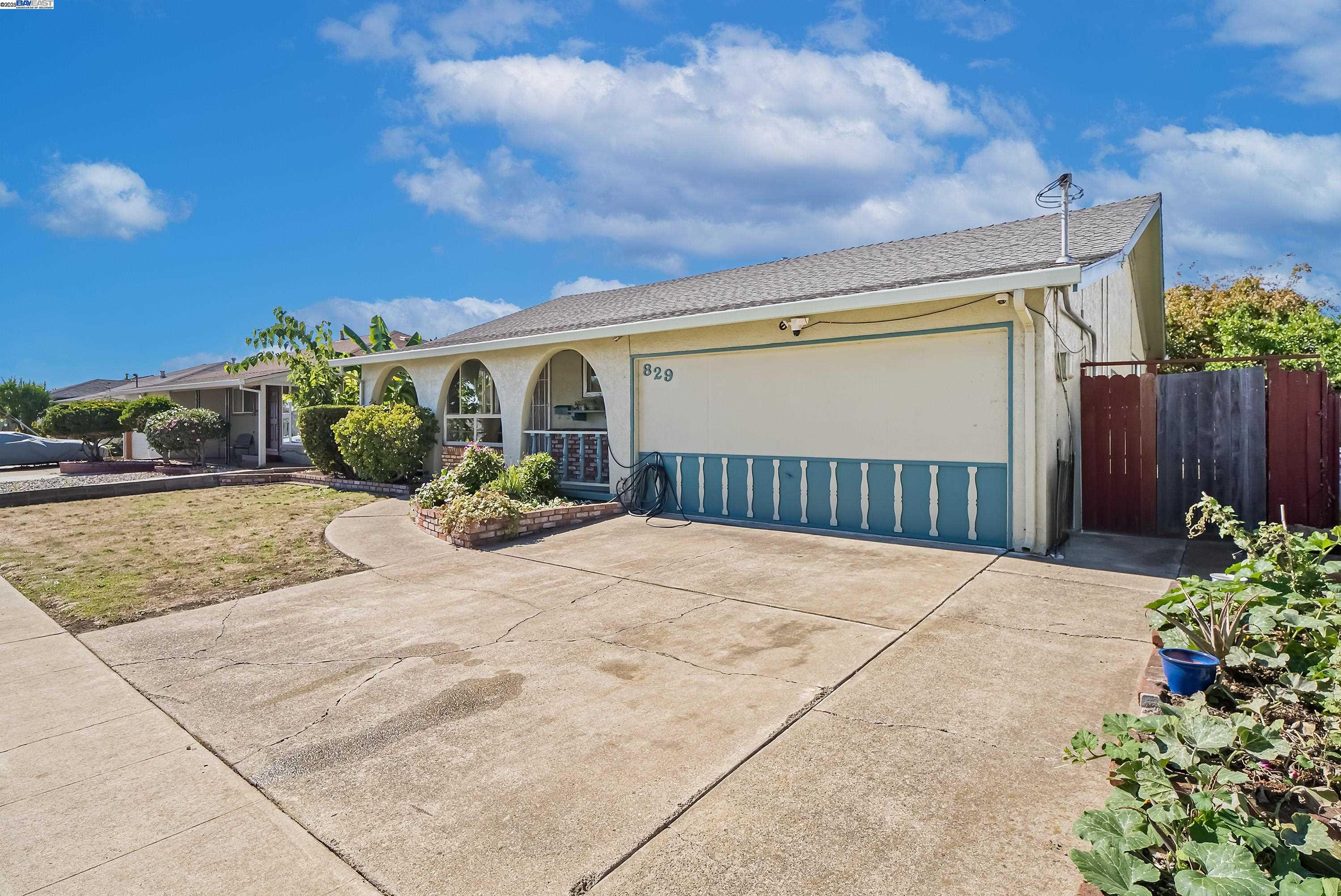 Detail Gallery Image 2 of 11 For 829 Crespi Dr, San Leandro,  CA 94578 - 3 Beds | 2 Baths