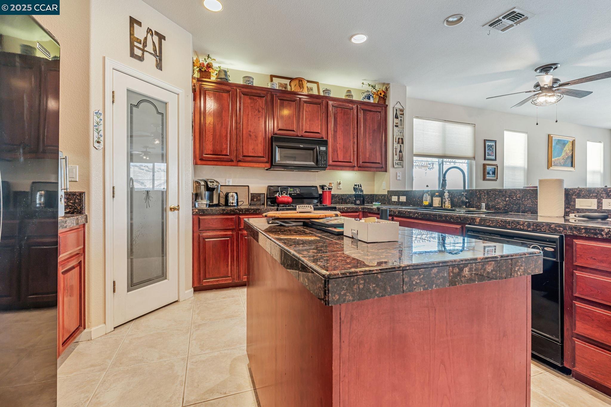 Detail Gallery Image 7 of 29 For 20640 Sarazen Pl, Patterson,  CA 95363 - 4 Beds | 2/1 Baths