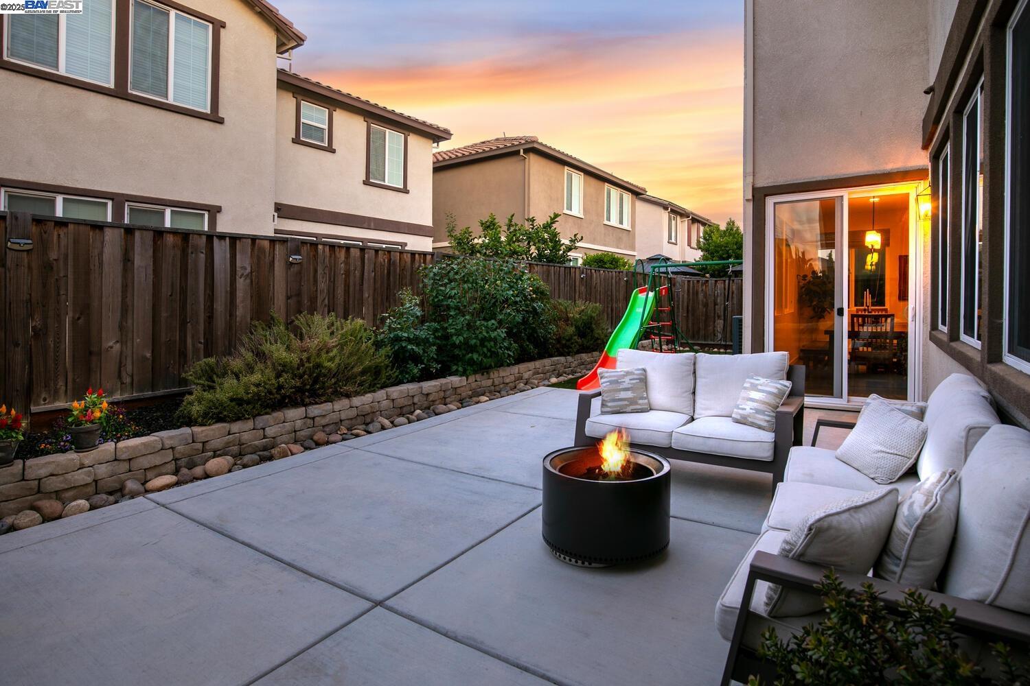 Detail Gallery Image 2 of 52 For 280 Coolcrest Dr., Oakley,  CA 94561-2865 - 4 Beds | 3 Baths