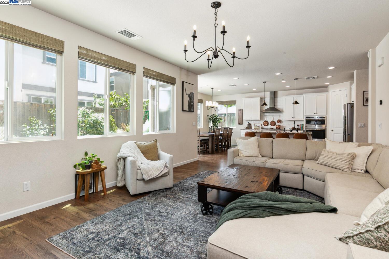 Detail Gallery Image 11 of 52 For 280 Coolcrest Dr., Oakley,  CA 94561-2865 - 4 Beds | 3 Baths