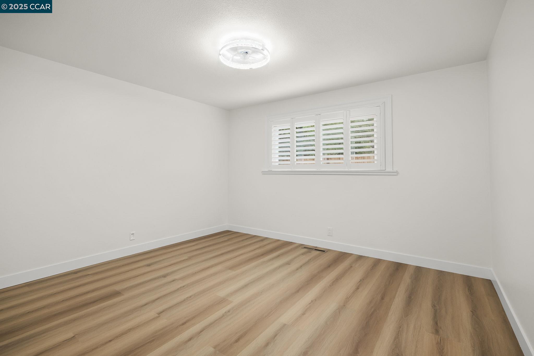 Detail Gallery Image 16 of 23 For 3934 Bellwood Drive, Concord,  CA 94519-1118 - 3 Beds | 2 Baths