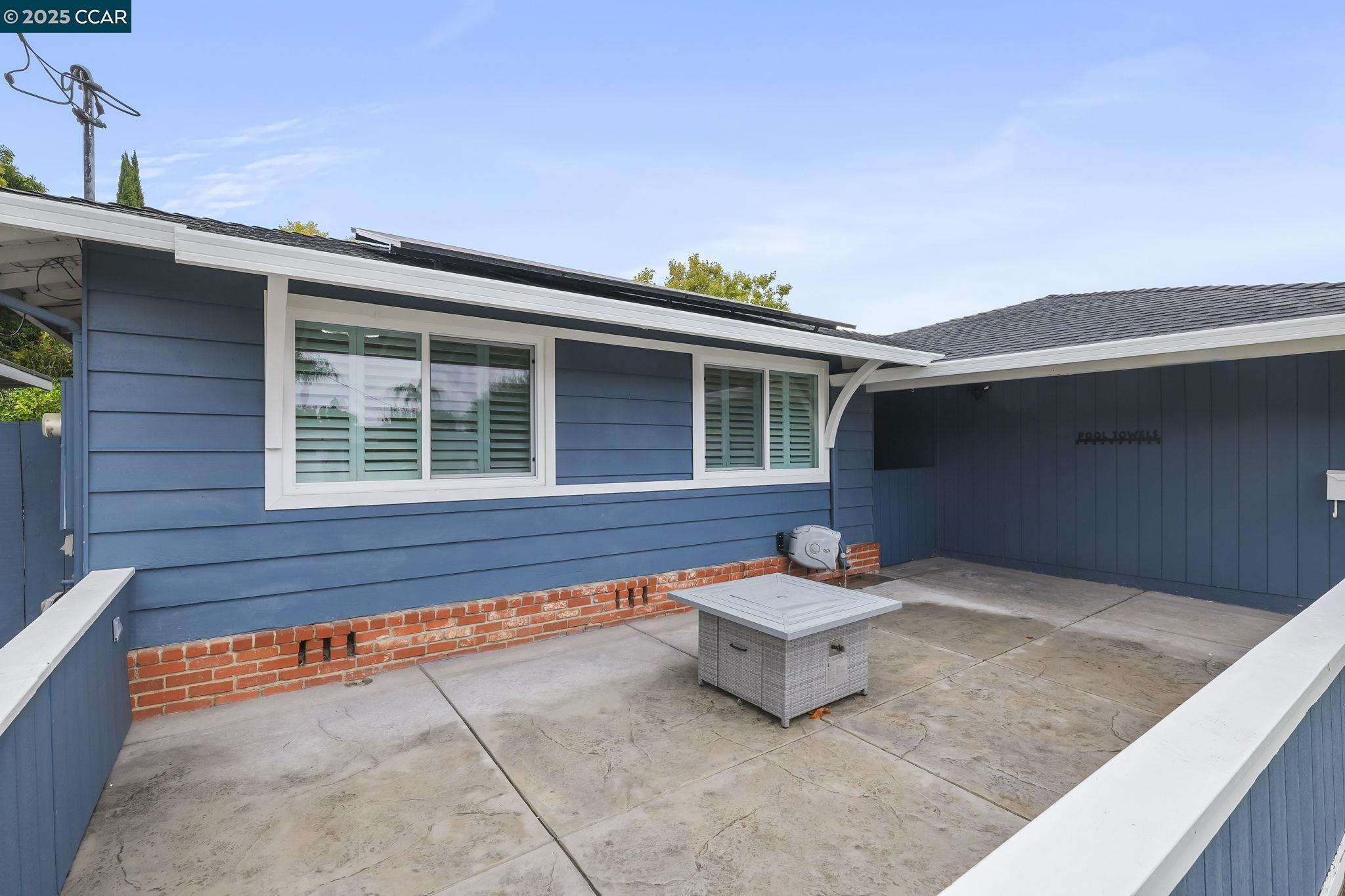 Detail Gallery Image 4 of 23 For 3934 Bellwood Drive, Concord,  CA 94519-1118 - 3 Beds | 2 Baths