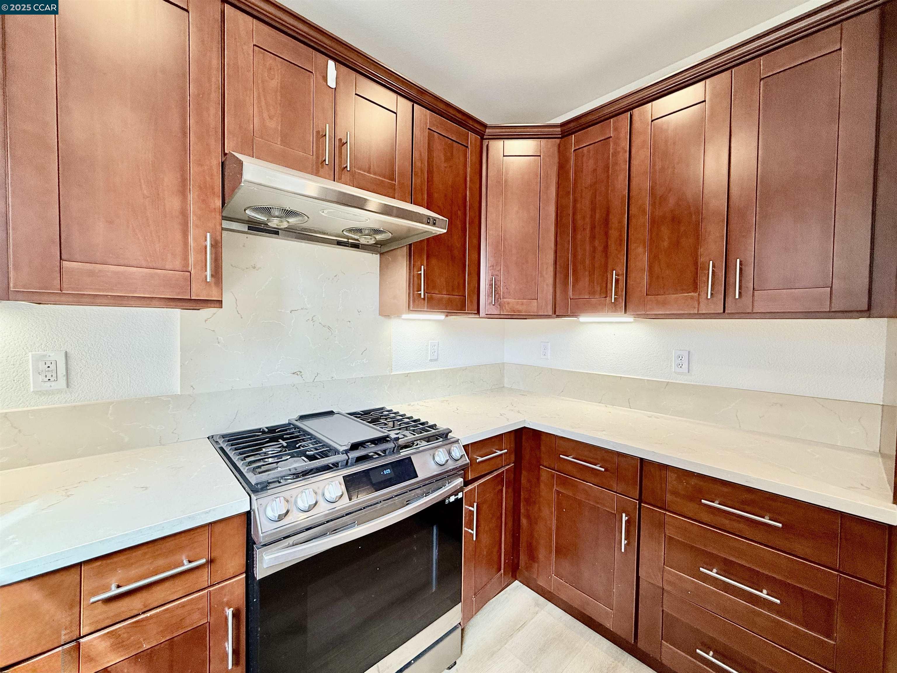 Detail Gallery Image 2 of 21 For 815 Spring Mountain Ln, American Canyon,  CA 94503 - 3 Beds | 2/1 Baths