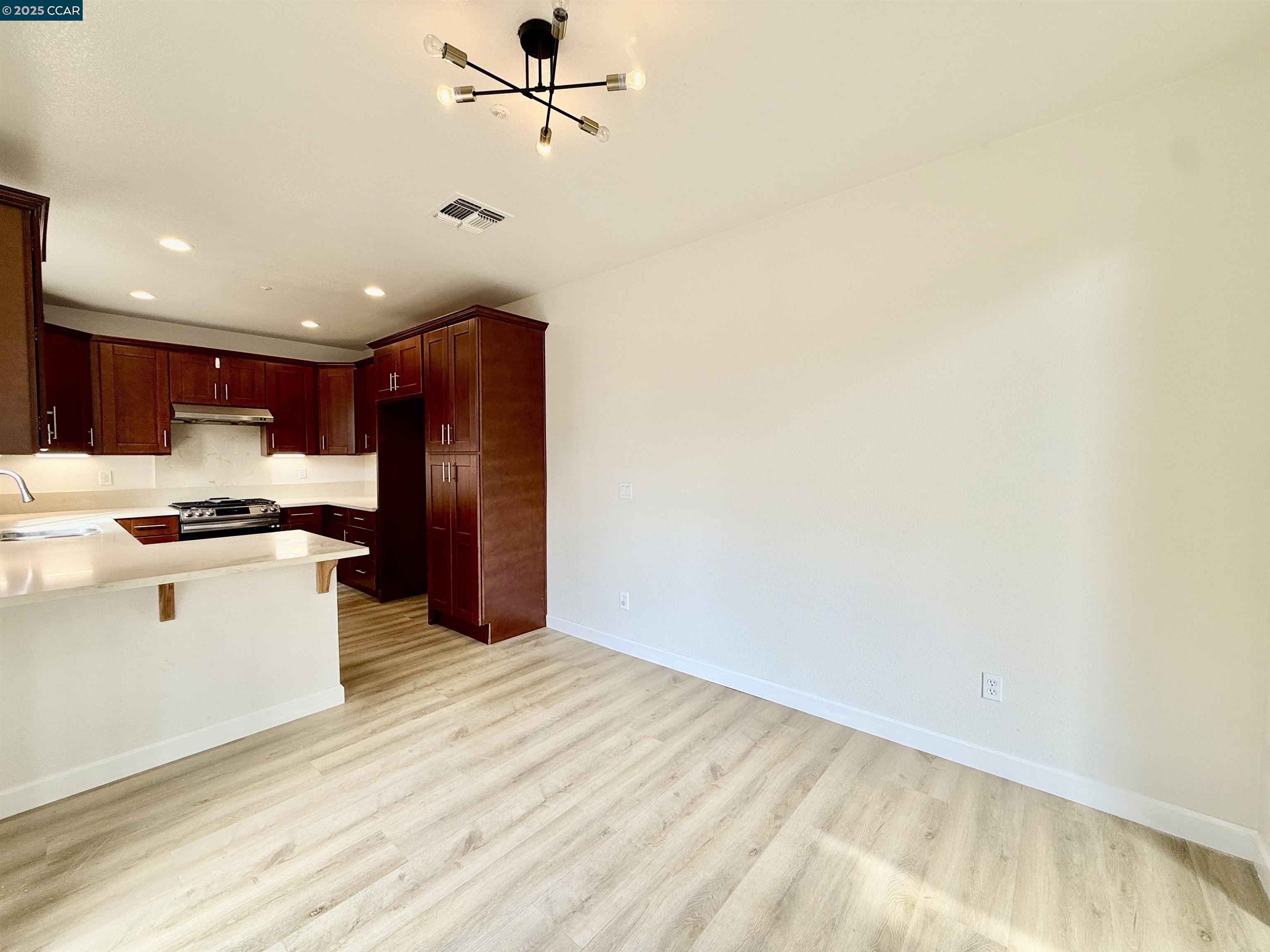 Detail Gallery Image 6 of 21 For 815 Spring Mountain Ln, American Canyon,  CA 94503 - 3 Beds | 2/1 Baths