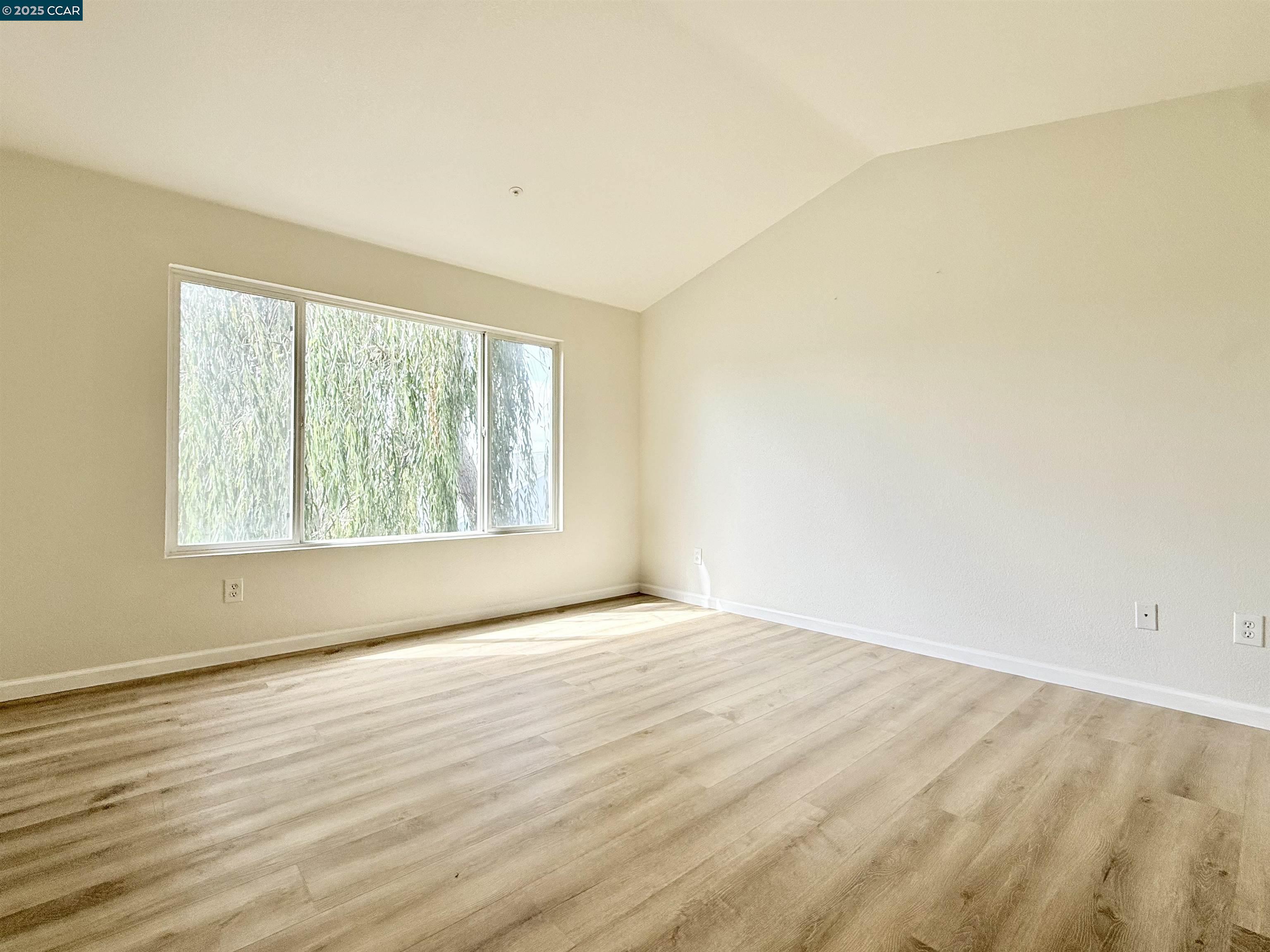 Detail Gallery Image 9 of 21 For 815 Spring Mountain Ln, American Canyon,  CA 94503 - 3 Beds | 2/1 Baths