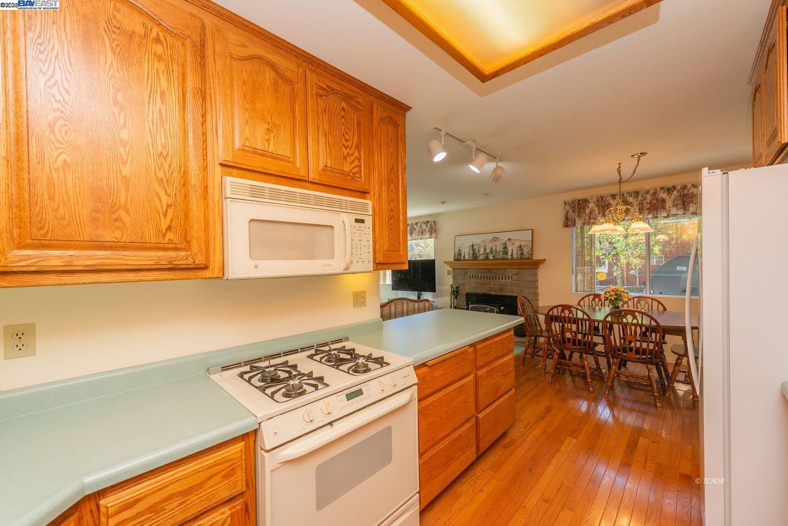 Detail Gallery Image 17 of 48 For 230 Lakeview Dr., Trinity Center,  CA 96091 - 3 Beds | 3 Baths