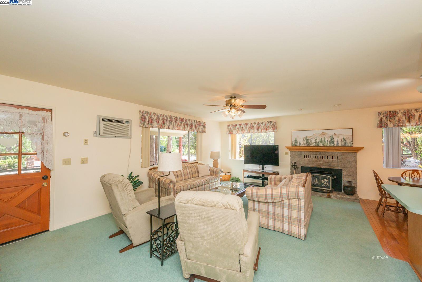 Detail Gallery Image 19 of 48 For 230 Lakeview Dr., Trinity Center,  CA 96091 - 3 Beds | 3 Baths