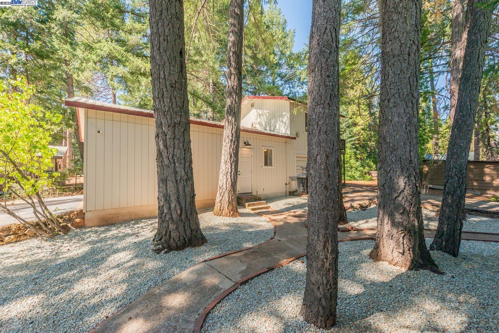 Detail Gallery Image 29 of 48 For 230 Lakeview Dr., Trinity Center,  CA 96091 - 3 Beds | 3 Baths