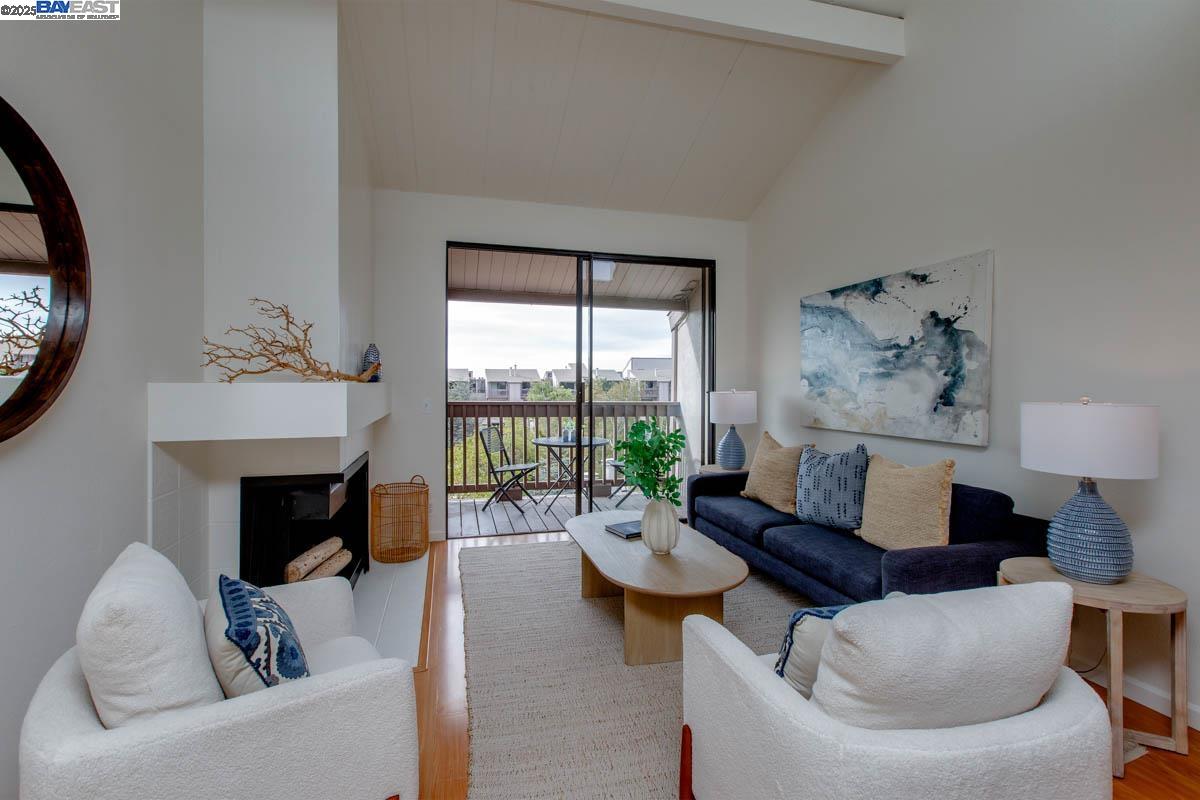 Browse active condo listings in ALAMEDA