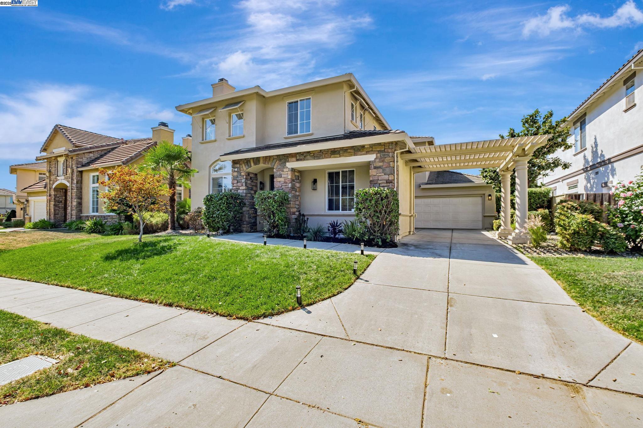 Detail Gallery Image 2 of 49 For 37811 Fernwood Ct, Fremont,  CA 94538 - 5 Beds | 3 Baths