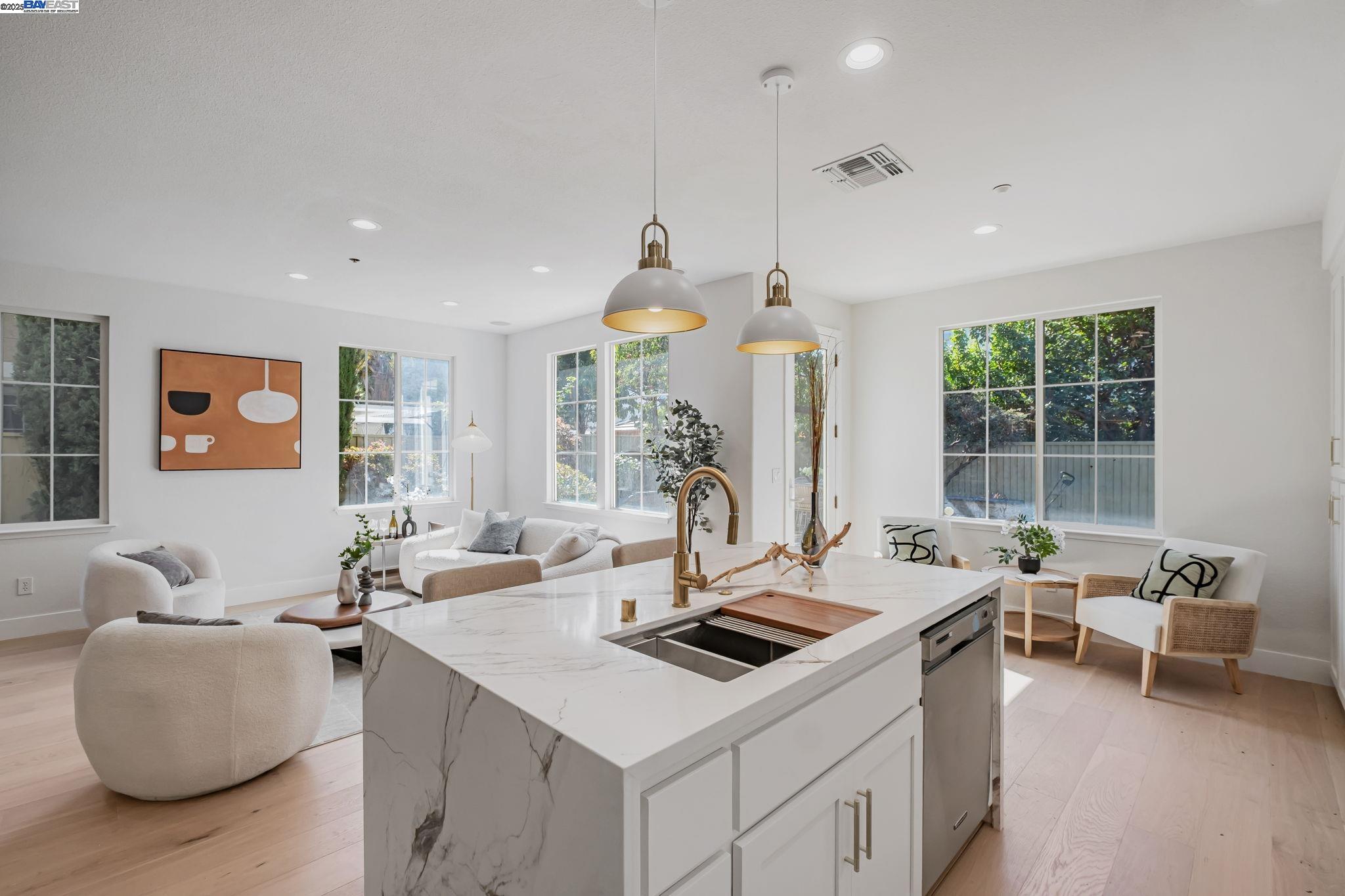 Detail Gallery Image 14 of 49 For 37811 Fernwood Ct, Fremont,  CA 94538 - 5 Beds | 3 Baths