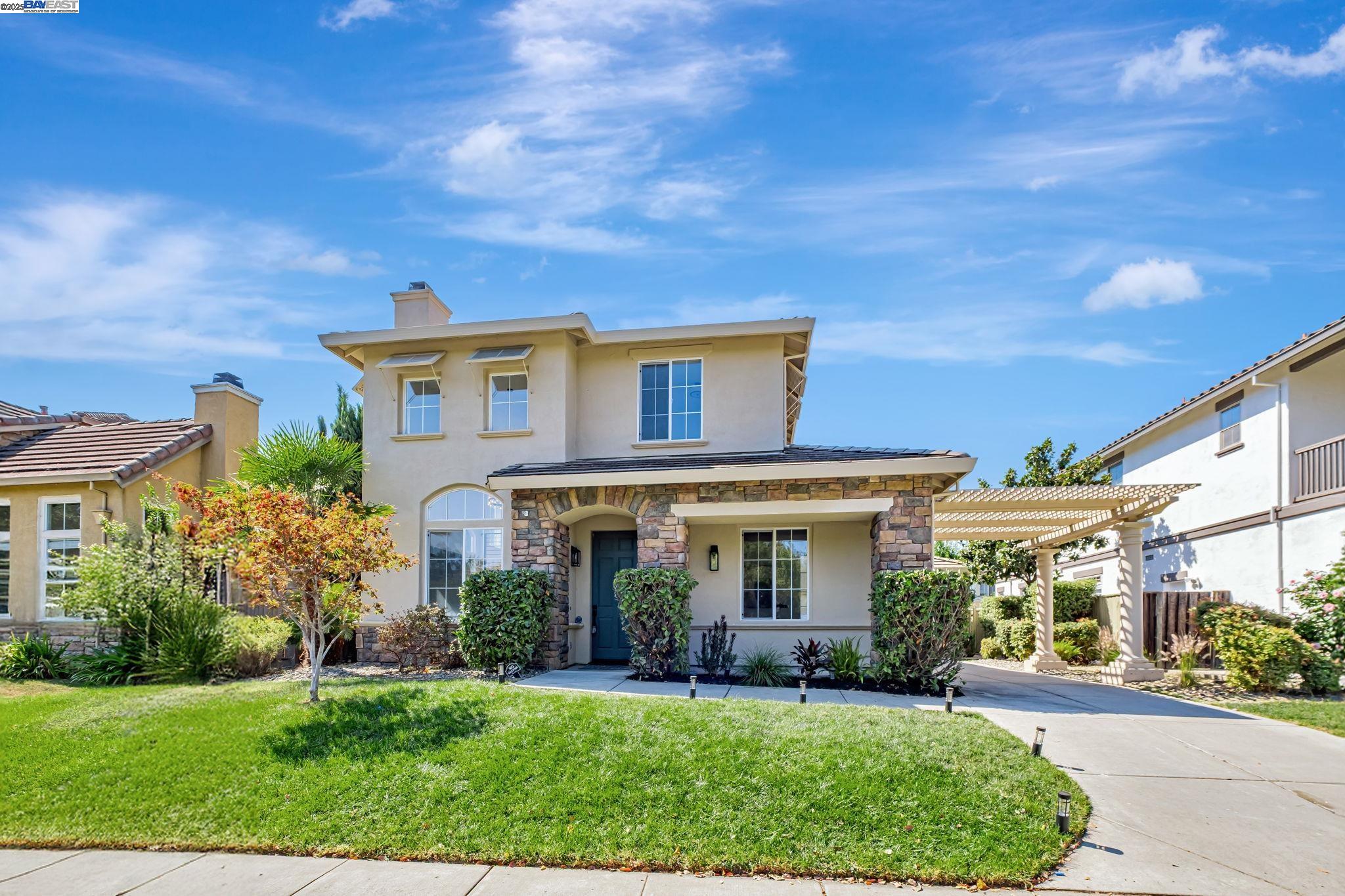 Detail Gallery Image 4 of 49 For 37811 Fernwood Ct, Fremont,  CA 94538 - 5 Beds | 3 Baths