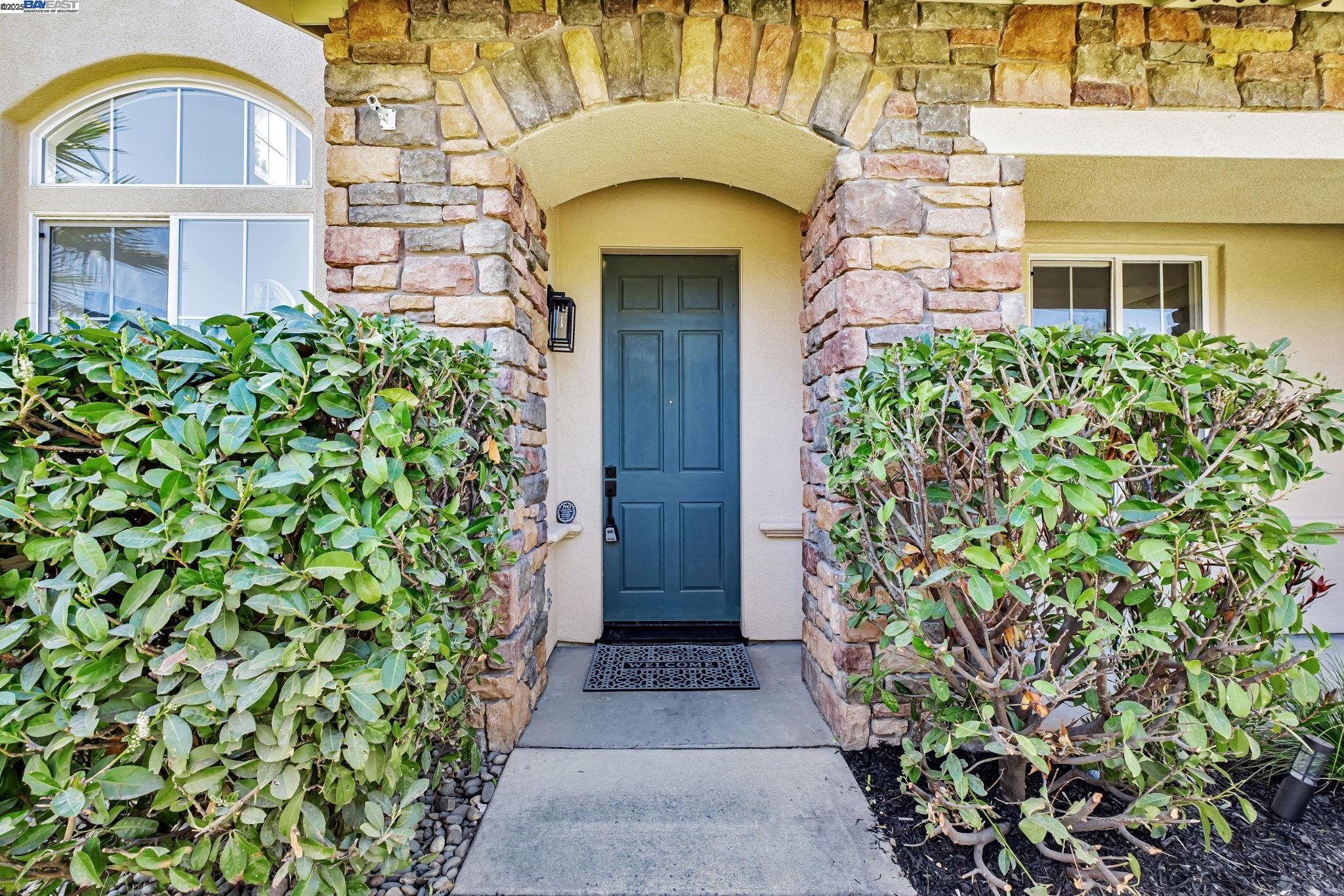 Detail Gallery Image 5 of 49 For 37811 Fernwood Ct, Fremont,  CA 94538 - 5 Beds | 3 Baths