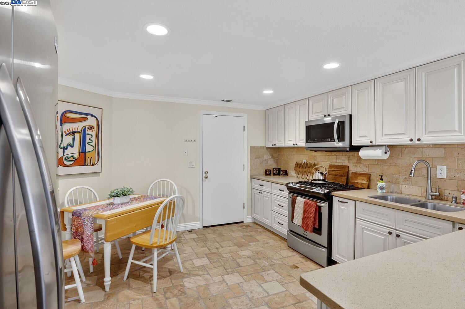 Detail Gallery Image 14 of 37 For 214 Bellflower Dr, San Ramon,  CA 94582 - 3 Beds | 2/1 Baths