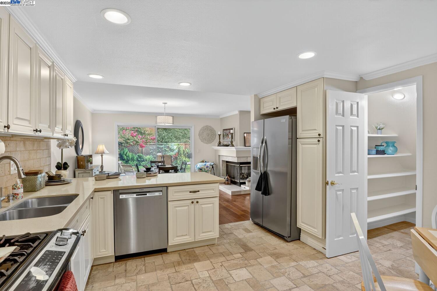 Detail Gallery Image 16 of 37 For 214 Bellflower Dr, San Ramon,  CA 94582 - 3 Beds | 2/1 Baths