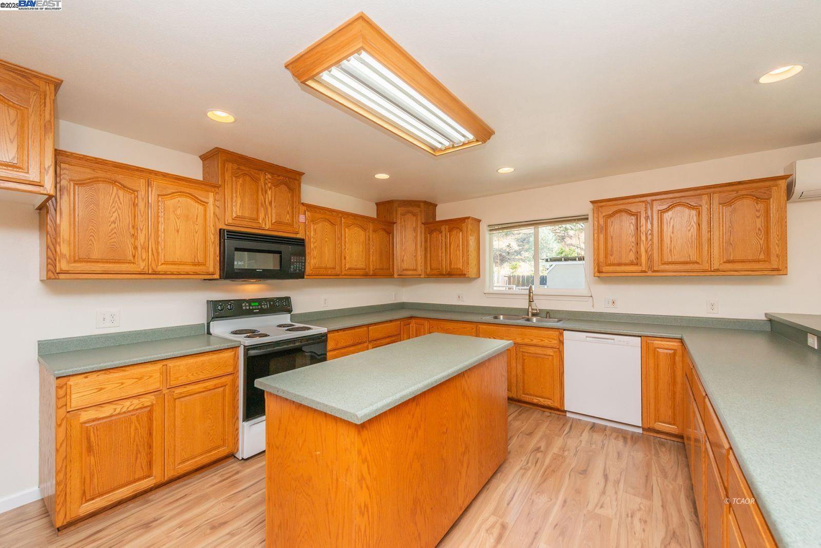 Detail Gallery Image 3 of 47 For 310 Barbara Ave., Weaverville,  CA 96093 - 3 Beds | 2 Baths