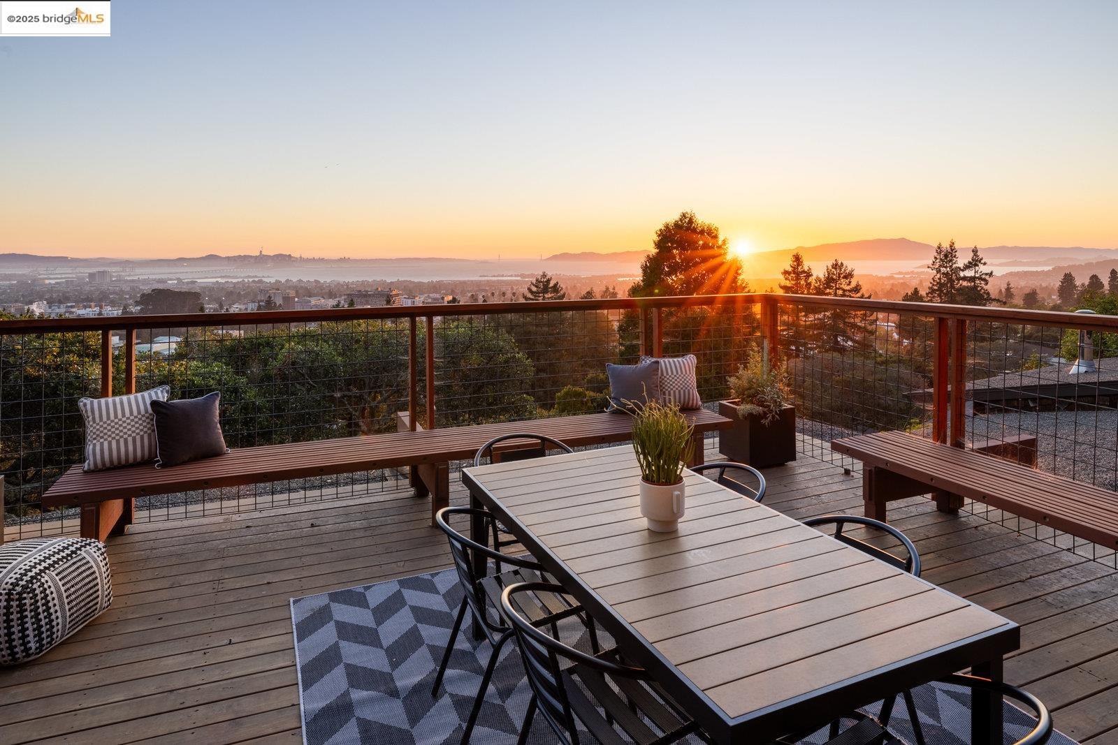 Detail Gallery Image 2 of 60 For 1700 La Vereda Rd, Berkeley,  CA 94709 - 3 Beds | 2/2 Baths