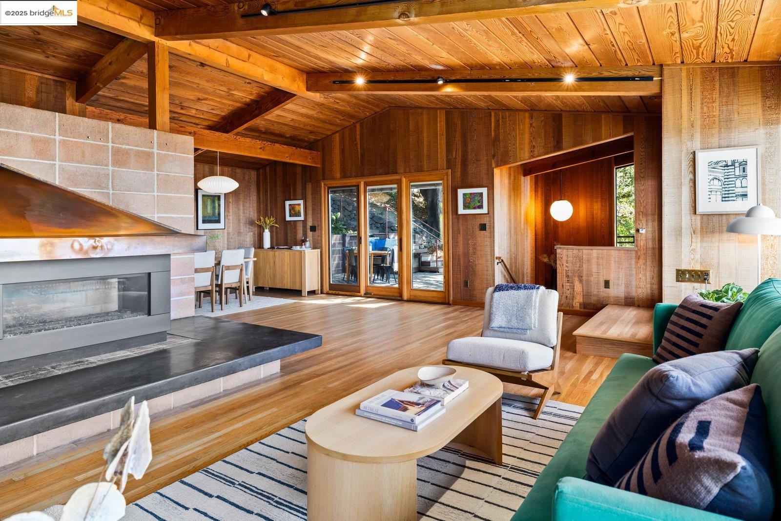 Detail Gallery Image 14 of 60 For 1700 La Vereda Rd, Berkeley,  CA 94709 - 3 Beds | 2/2 Baths