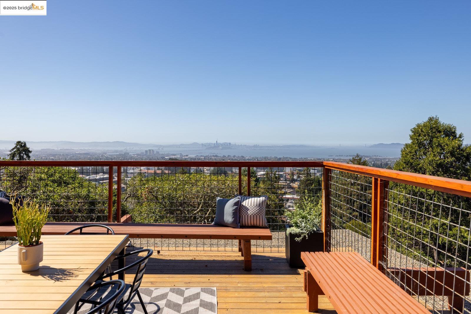 Detail Gallery Image 16 of 60 For 1700 La Vereda Rd, Berkeley,  CA 94709 - 3 Beds | 2/2 Baths