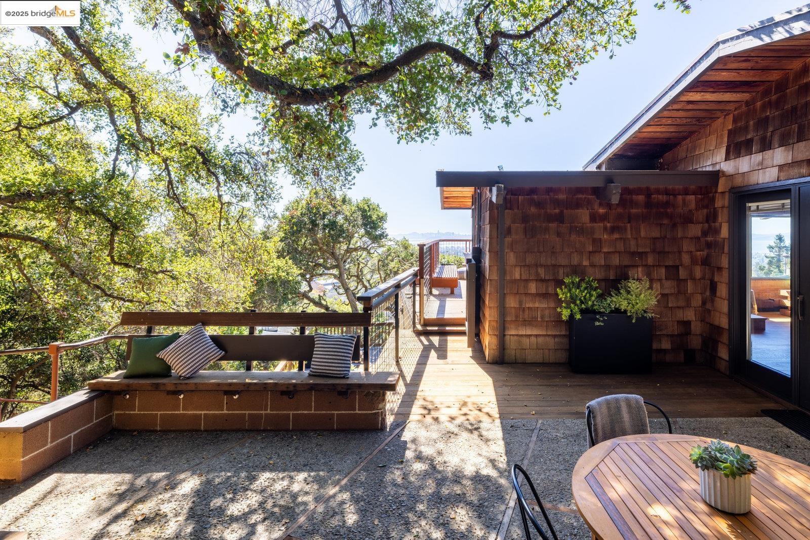 Detail Gallery Image 29 of 60 For 1700 La Vereda Rd, Berkeley,  CA 94709 - 3 Beds | 2/2 Baths