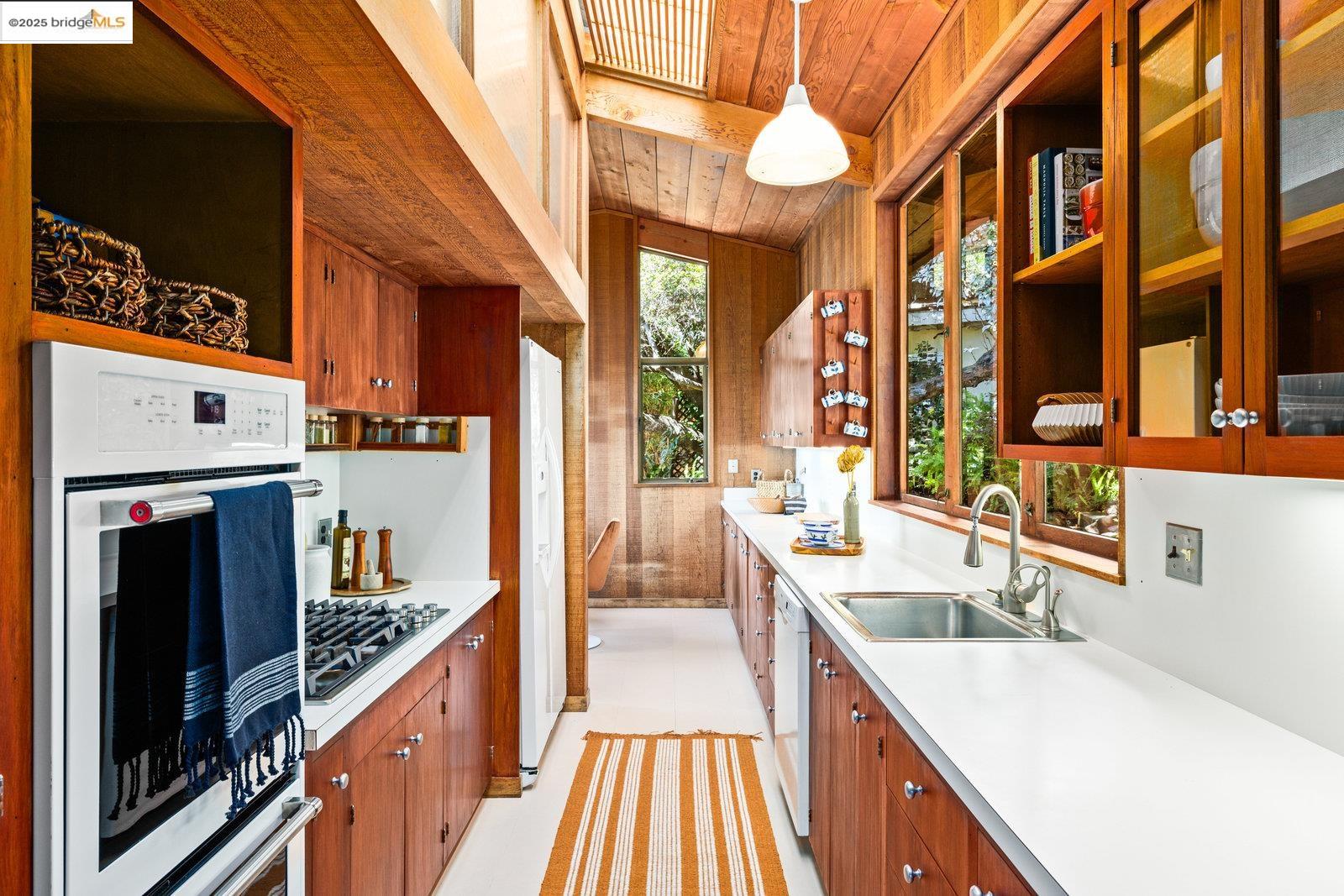 Detail Gallery Image 31 of 60 For 1700 La Vereda Rd, Berkeley,  CA 94709 - 3 Beds | 2/2 Baths