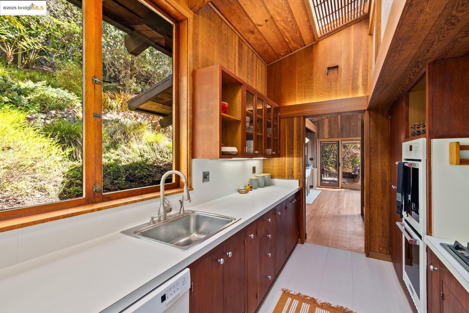 Detail Gallery Image 33 of 60 For 1700 La Vereda Rd, Berkeley,  CA 94709 - 3 Beds | 2/2 Baths