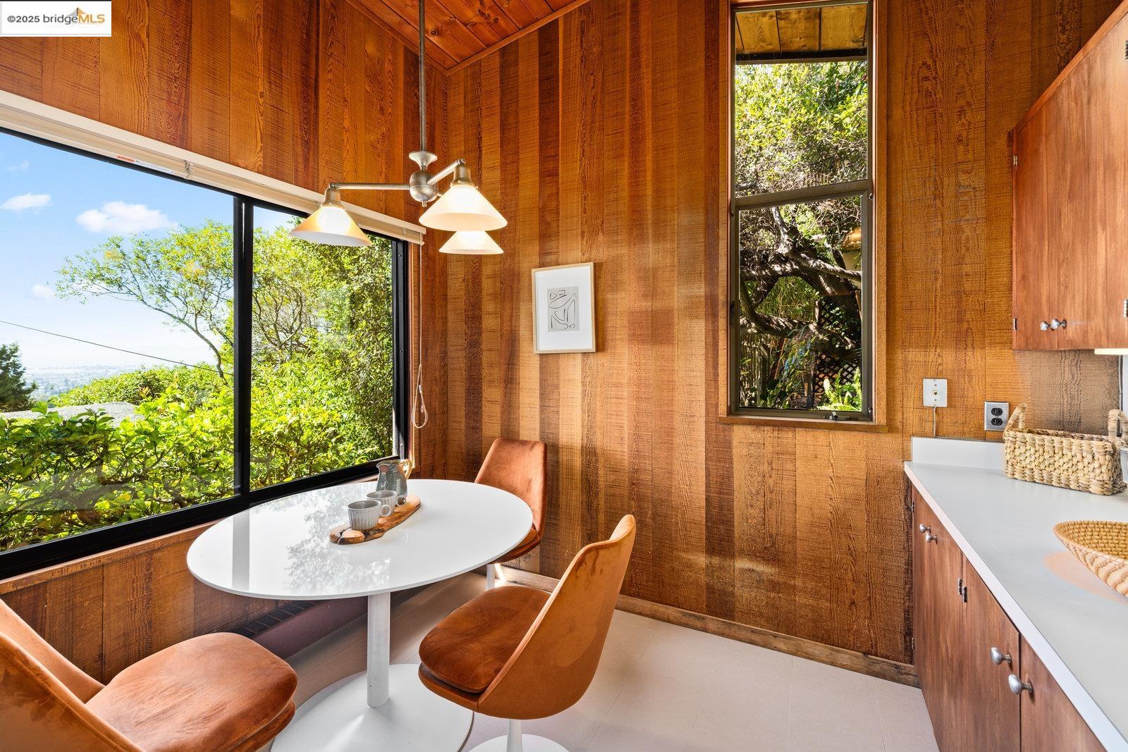 Detail Gallery Image 34 of 60 For 1700 La Vereda Rd, Berkeley,  CA 94709 - 3 Beds | 2/2 Baths