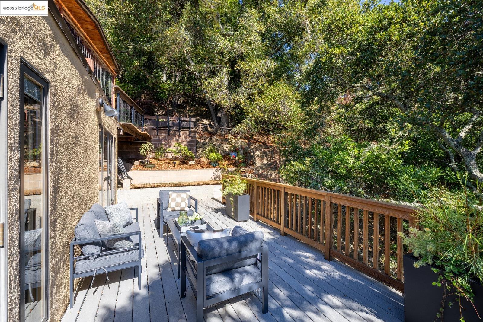 Detail Gallery Image 40 of 60 For 1700 La Vereda Rd, Berkeley,  CA 94709 - 3 Beds | 2/2 Baths