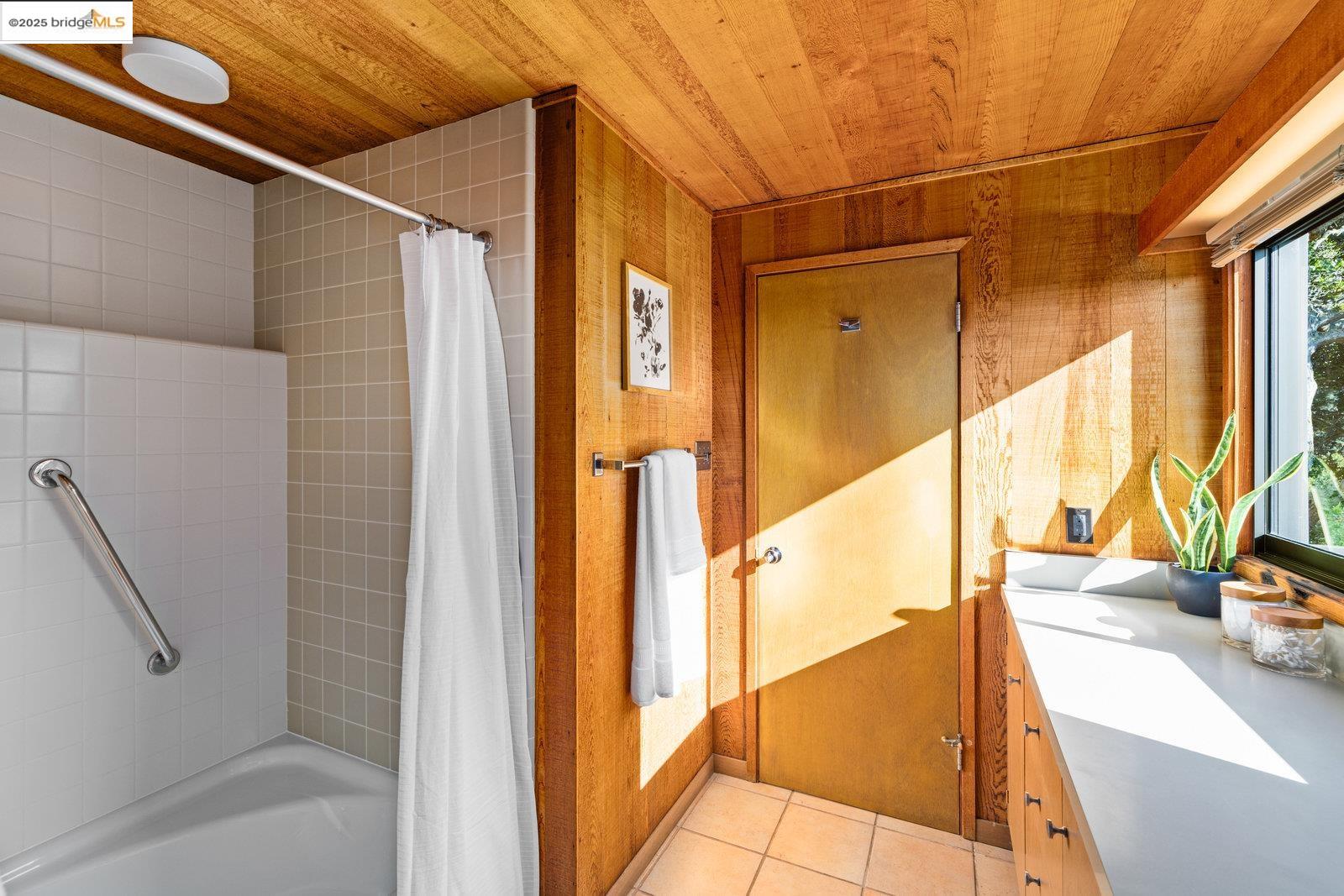 Detail Gallery Image 43 of 60 For 1700 La Vereda Rd, Berkeley,  CA 94709 - 3 Beds | 2/2 Baths