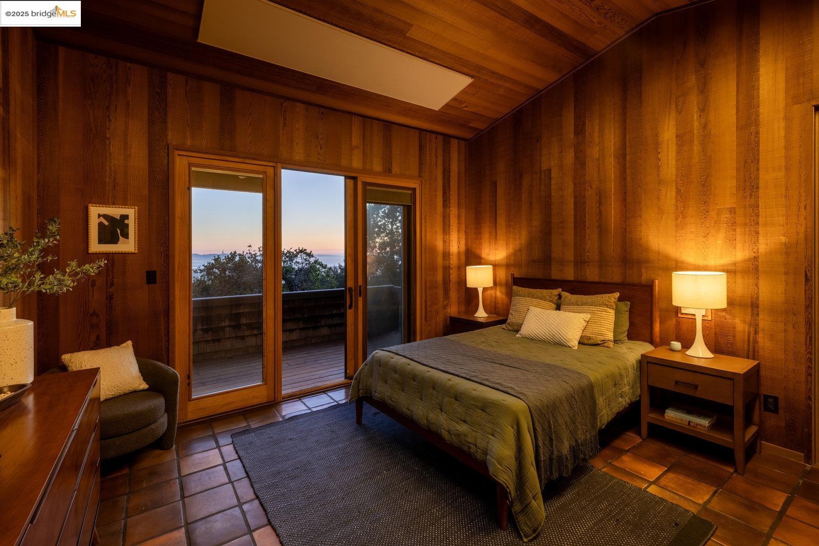 Detail Gallery Image 6 of 60 For 1700 La Vereda Rd, Berkeley,  CA 94709 - 3 Beds | 2/2 Baths