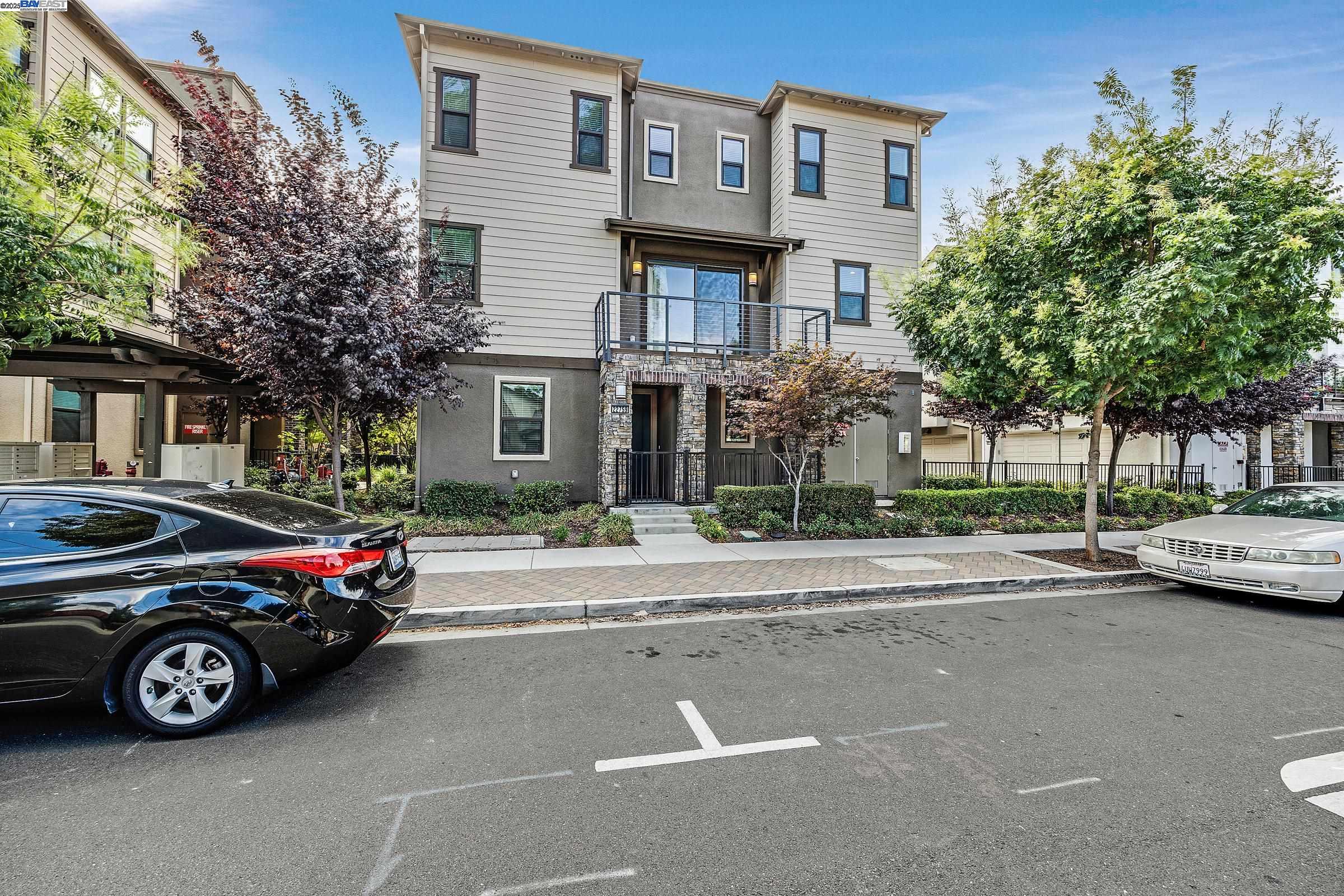 Detail Gallery Image 2 of 38 For 22759 Filbert St, Hayward,  CA 94541 - 3 Beds | 3/1 Baths