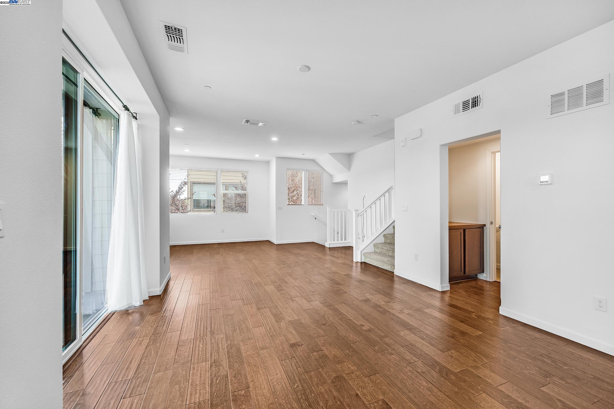 Detail Gallery Image 12 of 38 For 22759 Filbert St, Hayward,  CA 94541 - 3 Beds | 3/1 Baths