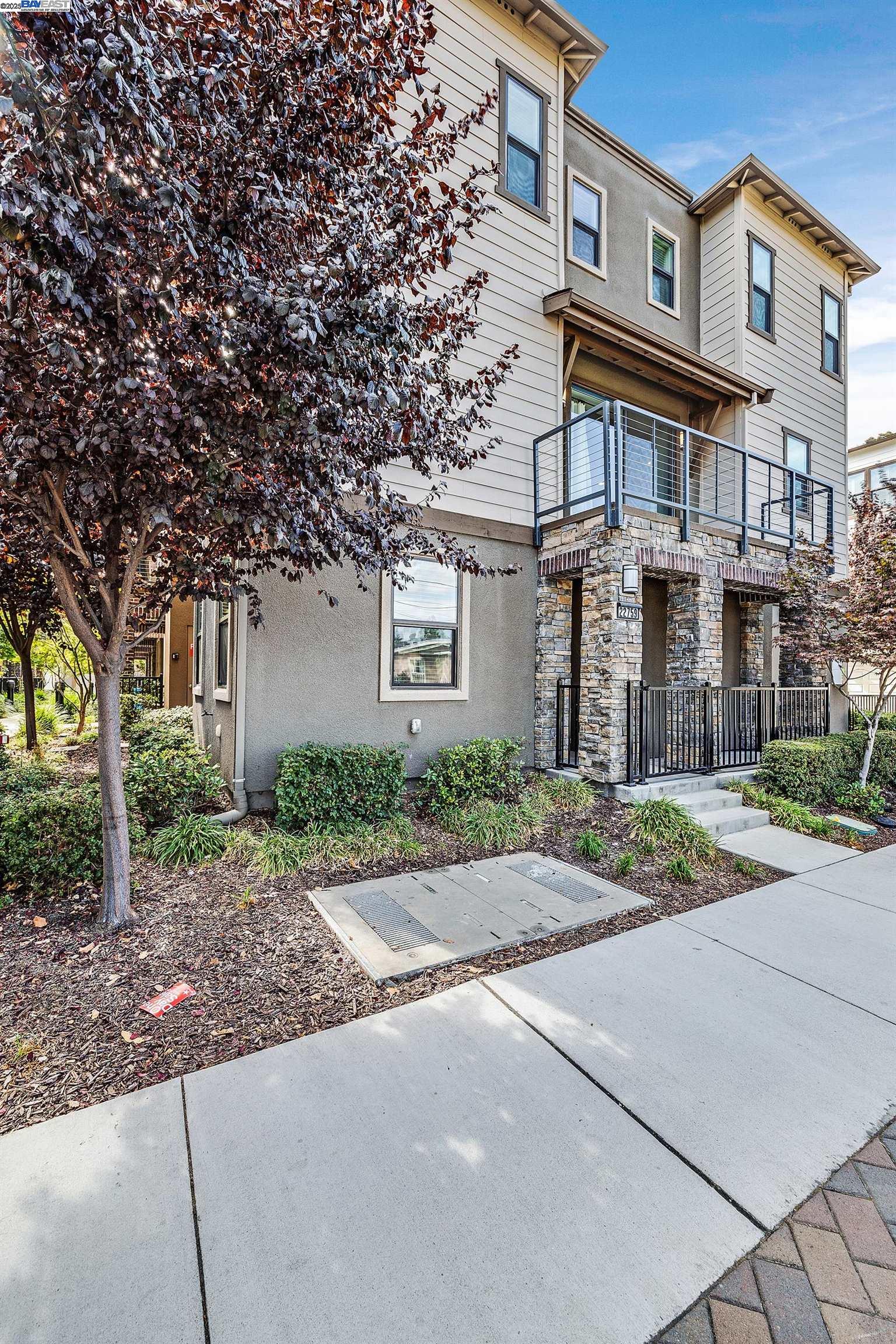 Detail Gallery Image 3 of 38 For 22759 Filbert St, Hayward,  CA 94541 - 3 Beds | 3/1 Baths