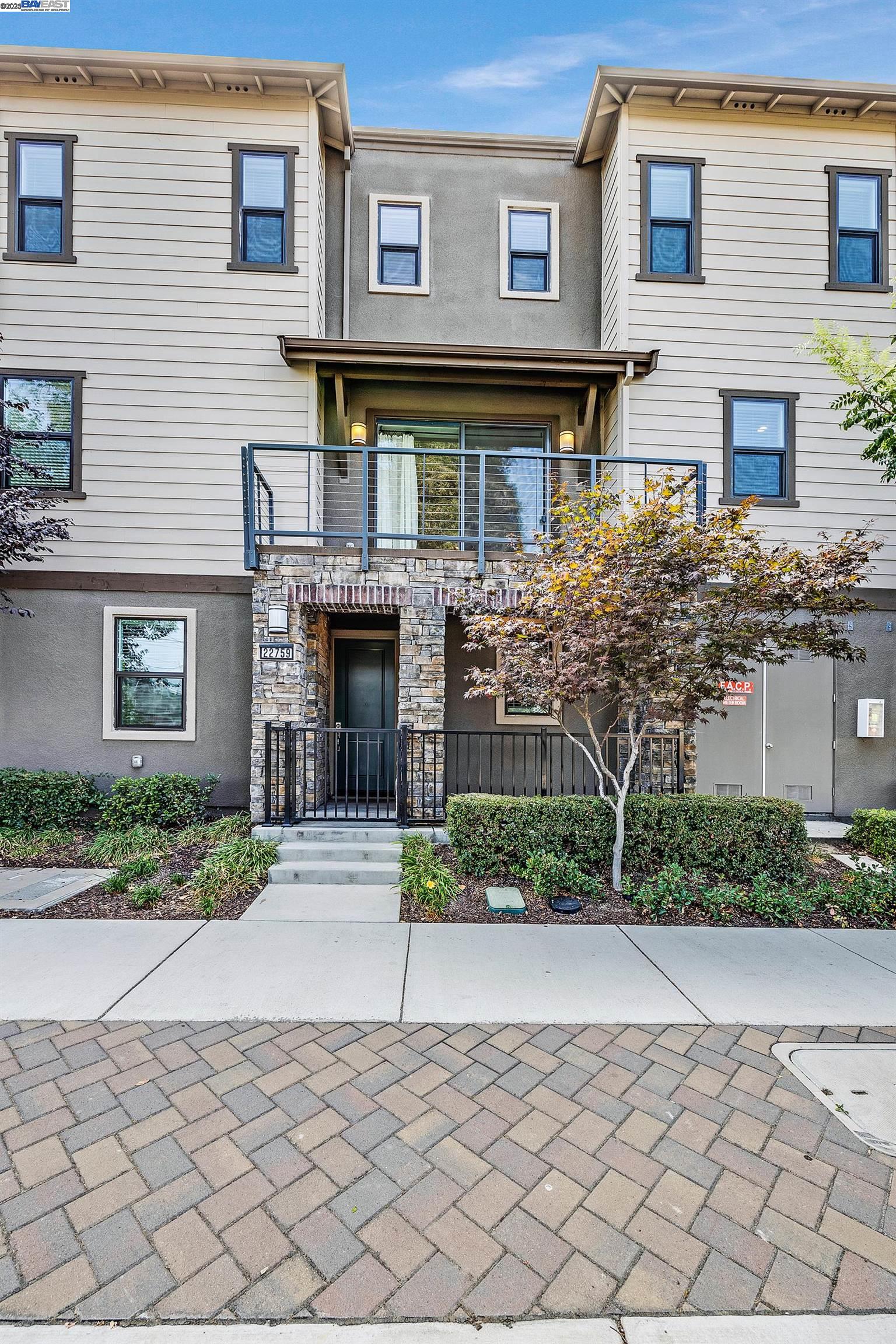 Detail Gallery Image 4 of 38 For 22759 Filbert St, Hayward,  CA 94541 - 3 Beds | 3/1 Baths