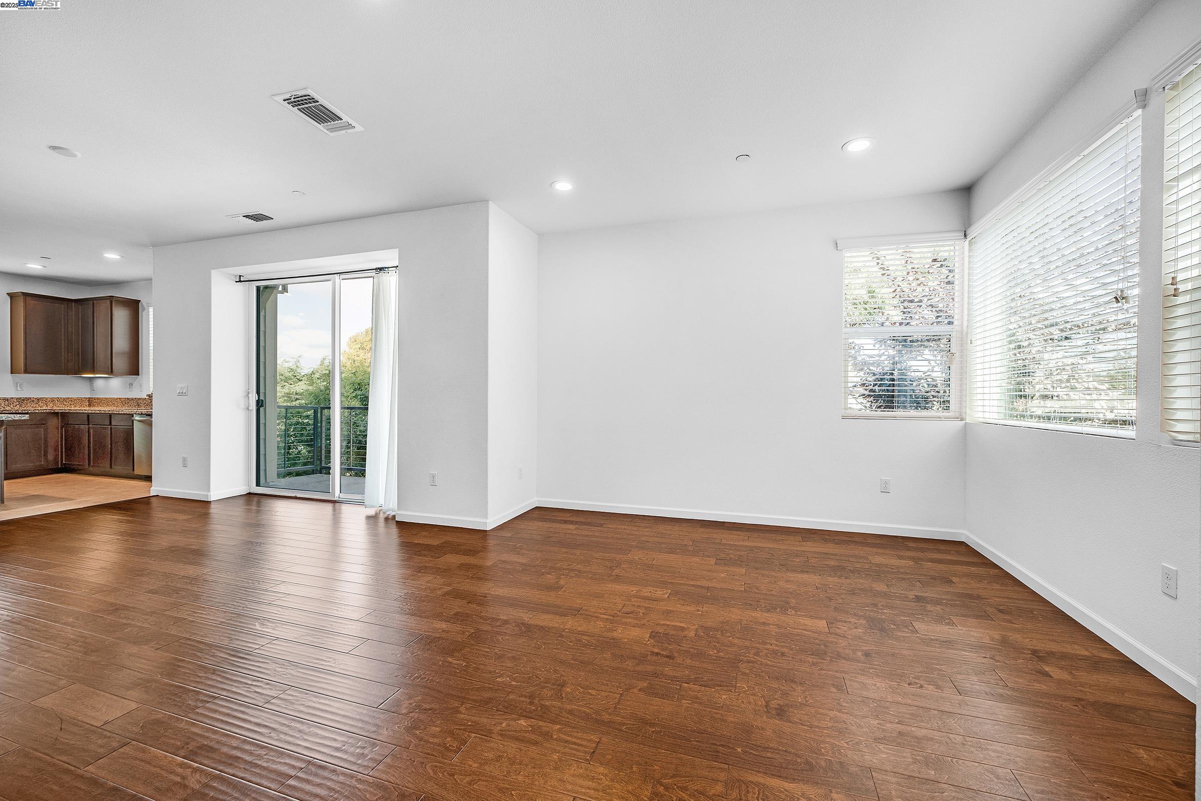 Detail Gallery Image 10 of 38 For 22759 Filbert St, Hayward,  CA 94541 - 3 Beds | 3/1 Baths