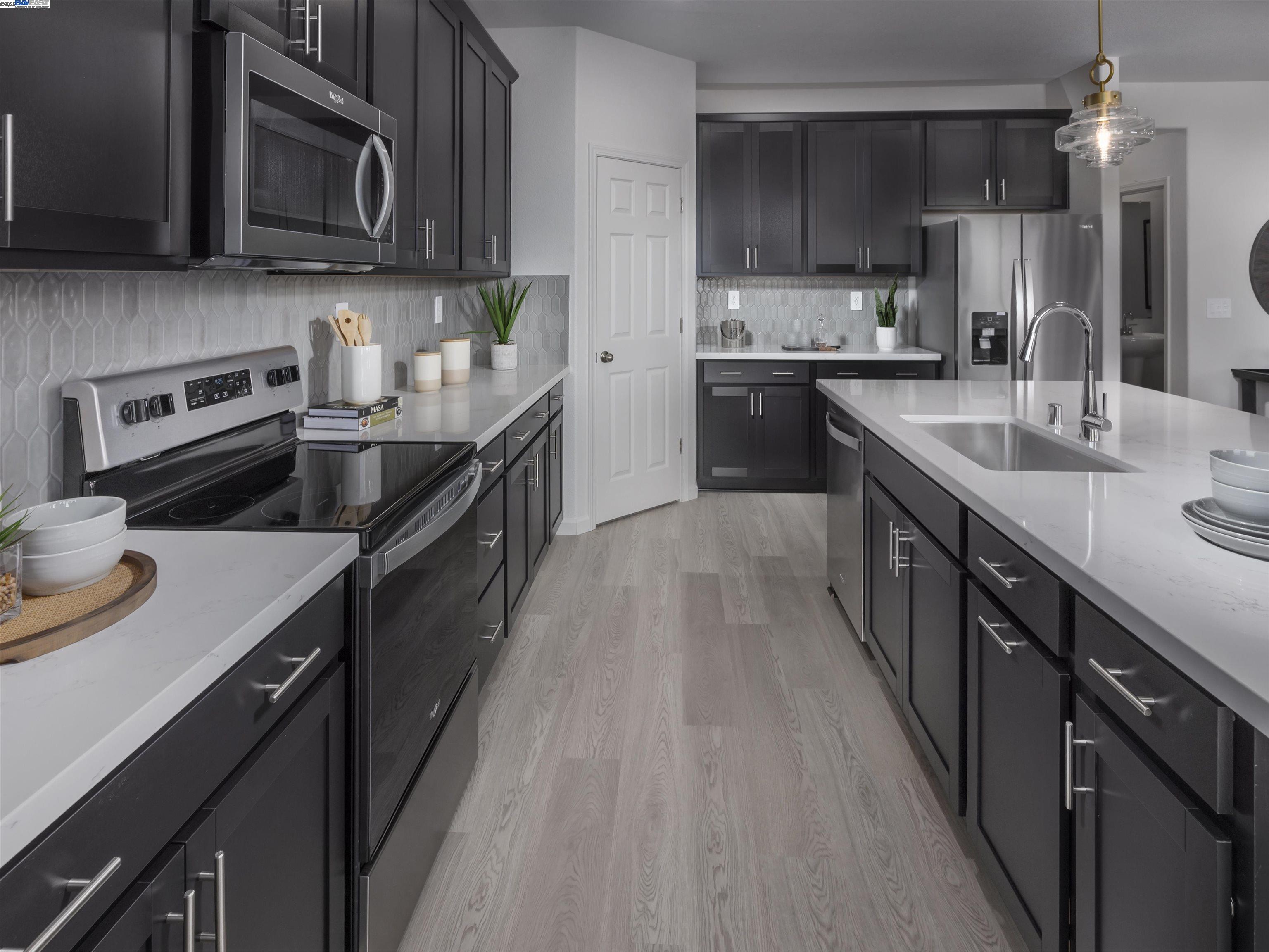 Detail Gallery Image 7 of 12 For 672 Channel Cir, Oakley,  CA 94561 - 5 Beds | 3/1 Baths