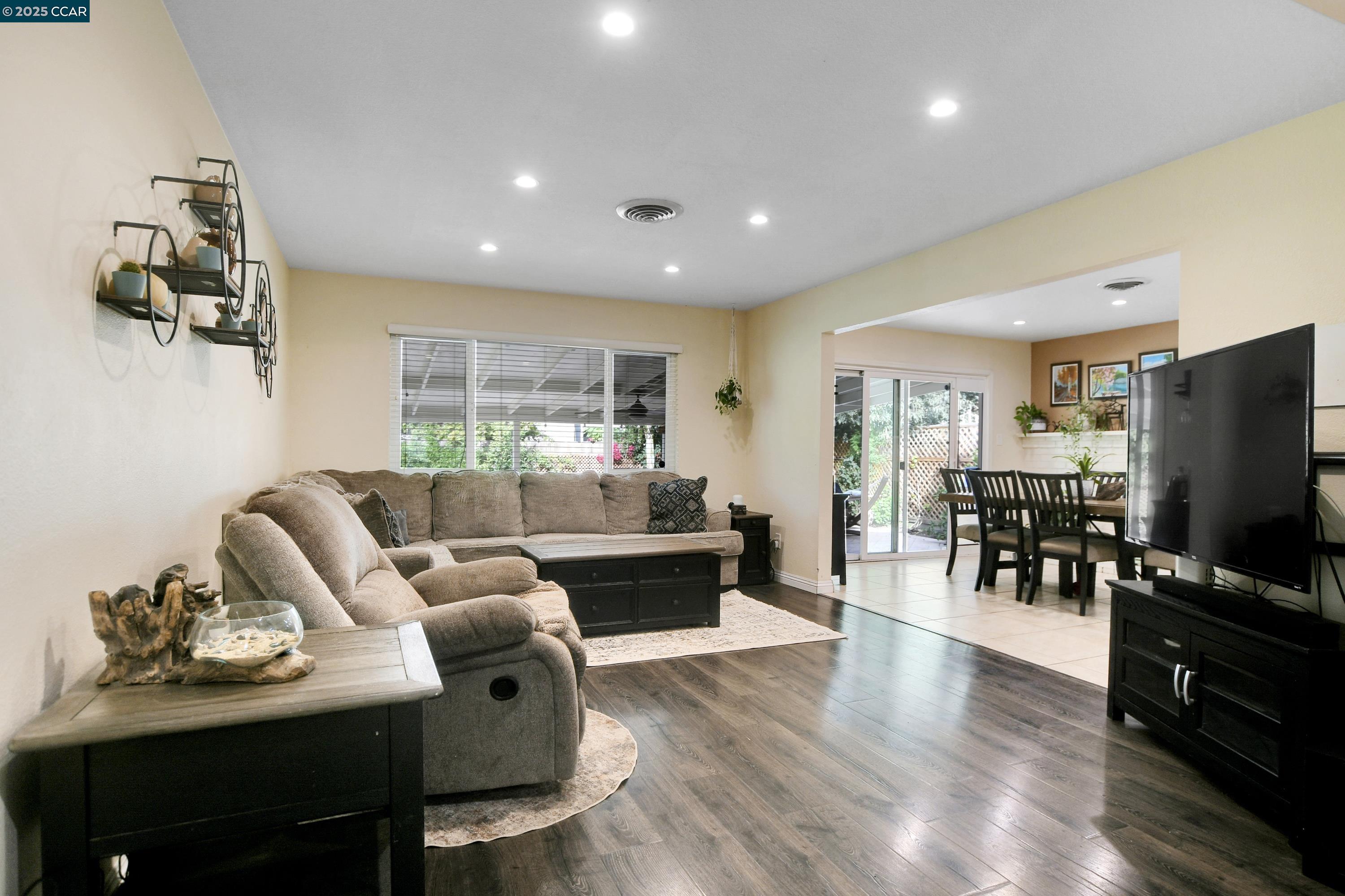 Detail Gallery Image 7 of 30 For 2941 Cabrillo Dr, Tracy,  CA 95376 - 3 Beds | 2 Baths