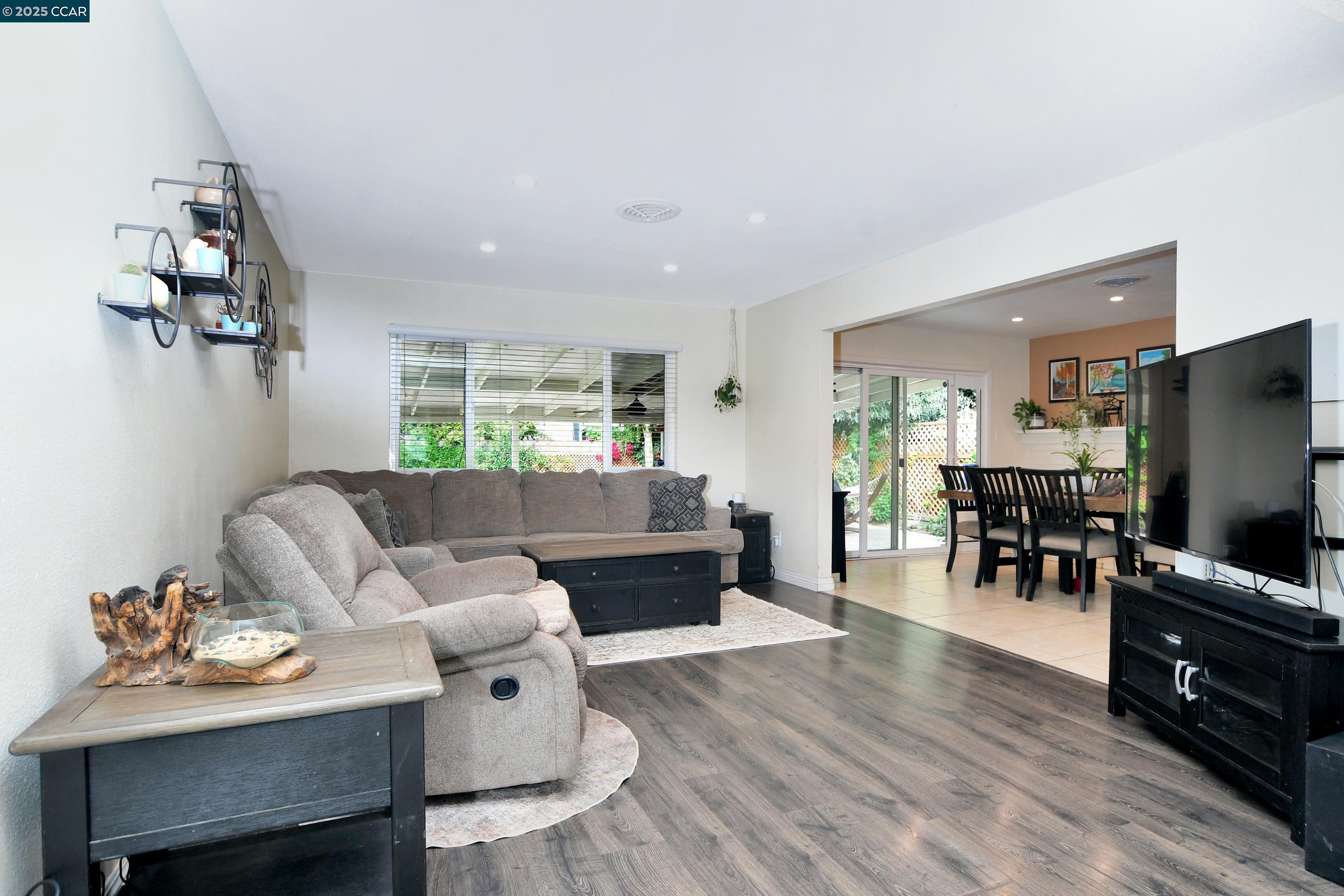 Detail Gallery Image 8 of 30 For 2941 Cabrillo Dr, Tracy,  CA 95376 - 3 Beds | 2 Baths