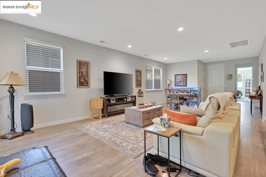 Detail Gallery Image 9 of 27 For 2323 Espana Ln, Rio Vista,  CA 94571 - 2 Beds | 2 Baths