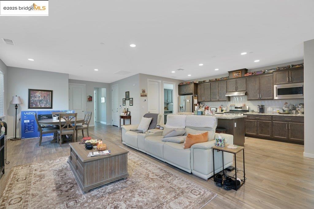 Detail Gallery Image 10 of 27 For 2323 Espana Ln, Rio Vista,  CA 94571 - 2 Beds | 2 Baths