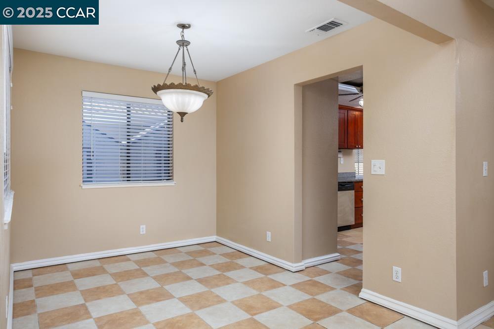 Detail Gallery Image 9 of 23 For 5025 Martin St, Oakley,  CA 94561 - 4 Beds | 3 Baths