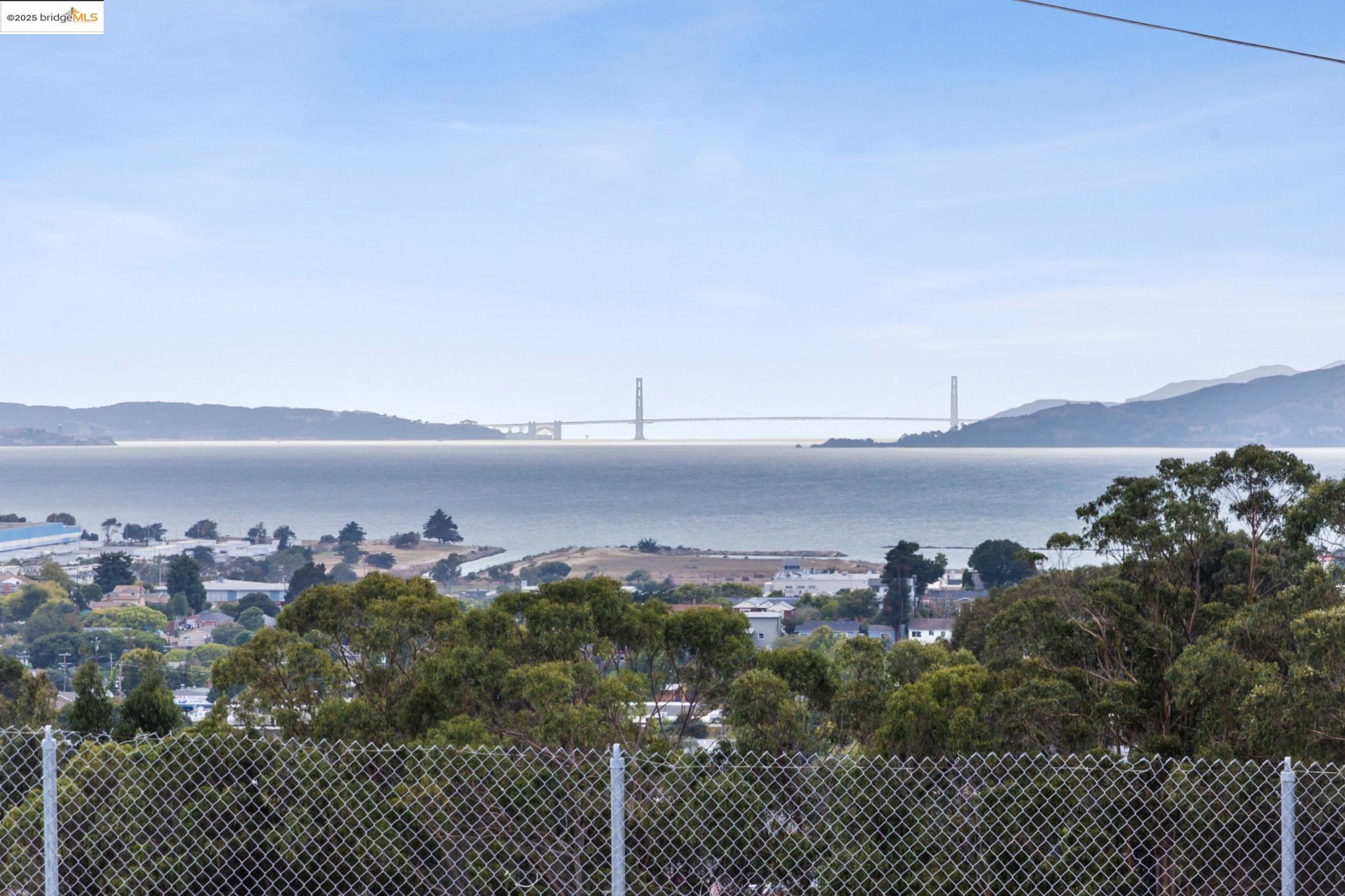 Detail Gallery Image 12 of 58 For 1034 Navellier St, El Cerrito,  CA 94530 - 4 Beds | 3 Baths