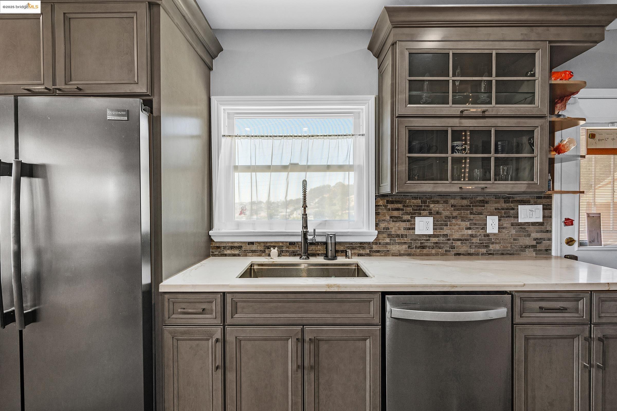 Detail Gallery Image 21 of 58 For 1034 Navellier St, El Cerrito,  CA 94530 - 4 Beds | 3 Baths