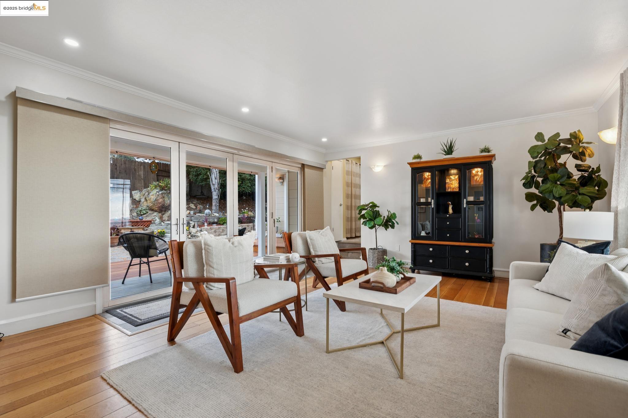 Detail Gallery Image 4 of 58 For 1034 Navellier St, El Cerrito,  CA 94530 - 4 Beds | 3 Baths