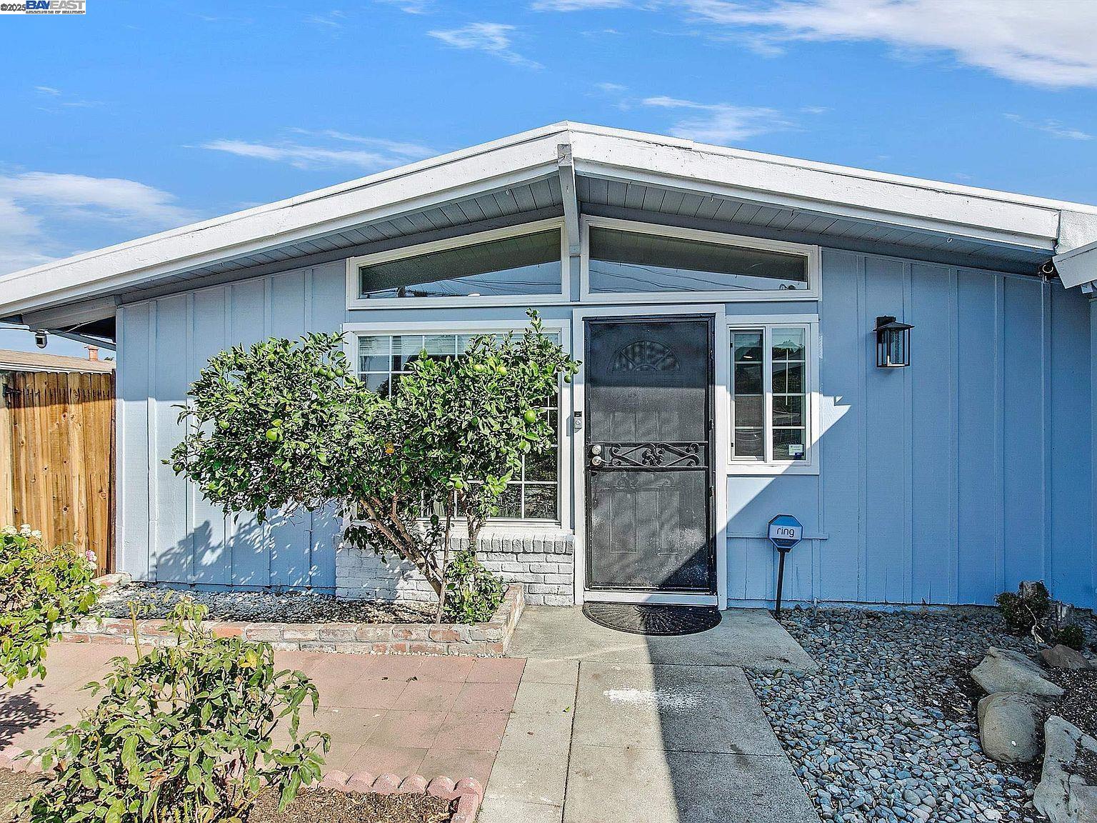 Detail Gallery Image 6 of 31 For 27584 La Porte Ave, Hayward,  CA 94545 - 3 Beds | 2 Baths