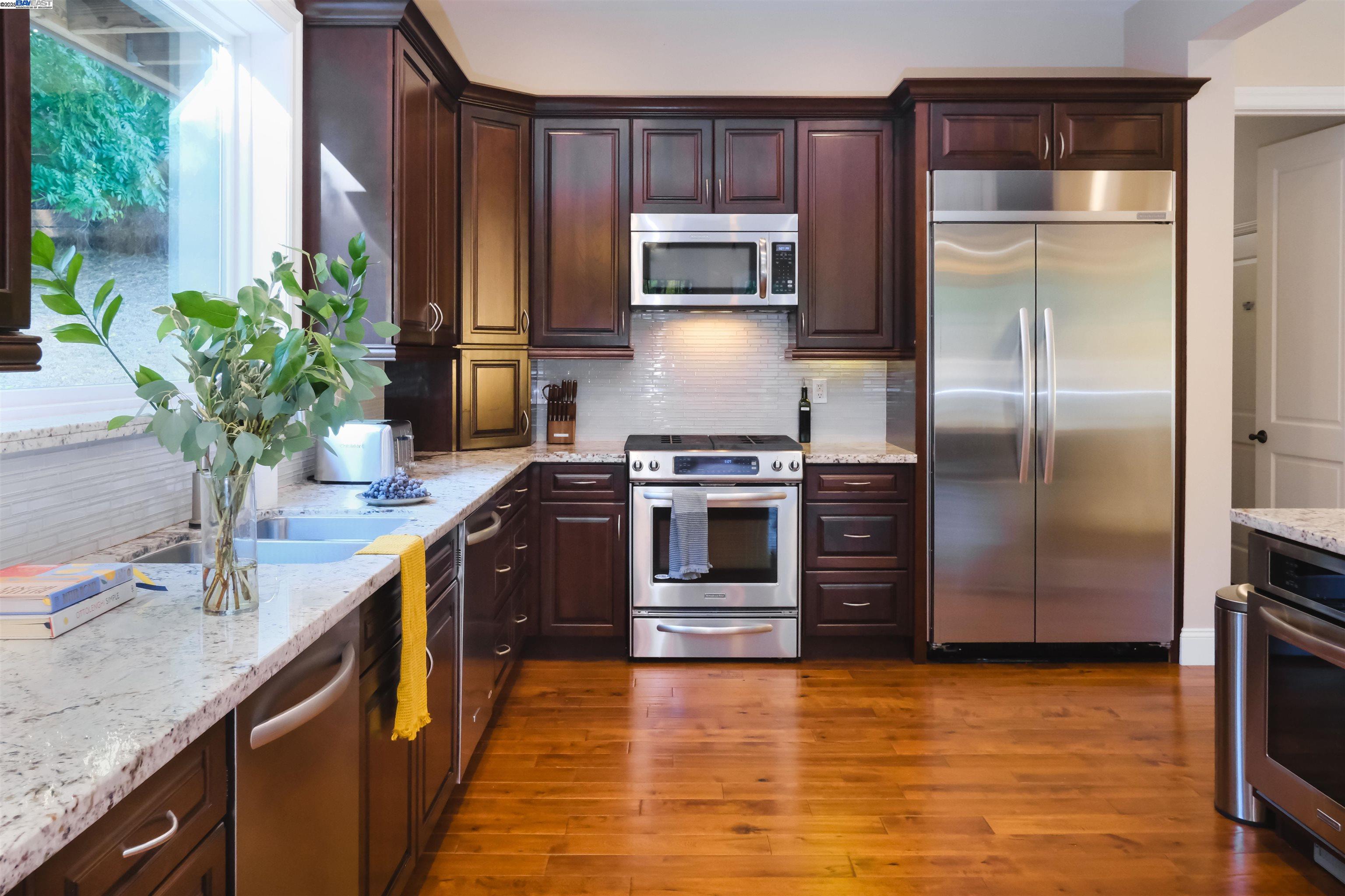 Detail Gallery Image 3 of 53 For 5700 Alhambra Valley Rd, Martinez,  CA 94553 - 4 Beds | 4 Baths