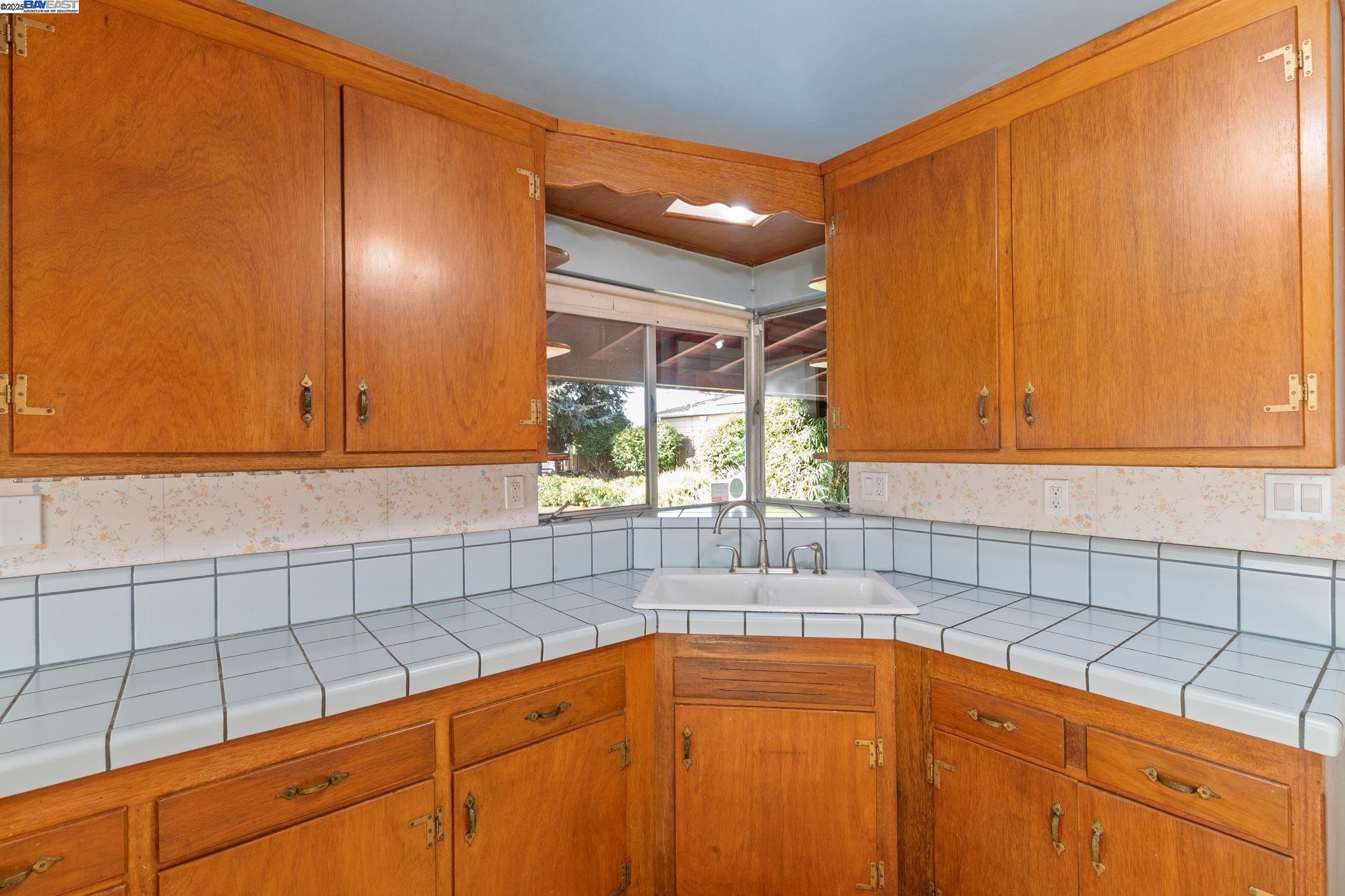 Detail Gallery Image 14 of 46 For 24498 2nd St, Hayward,  CA 94541 - 4 Beds | 1/1 Baths