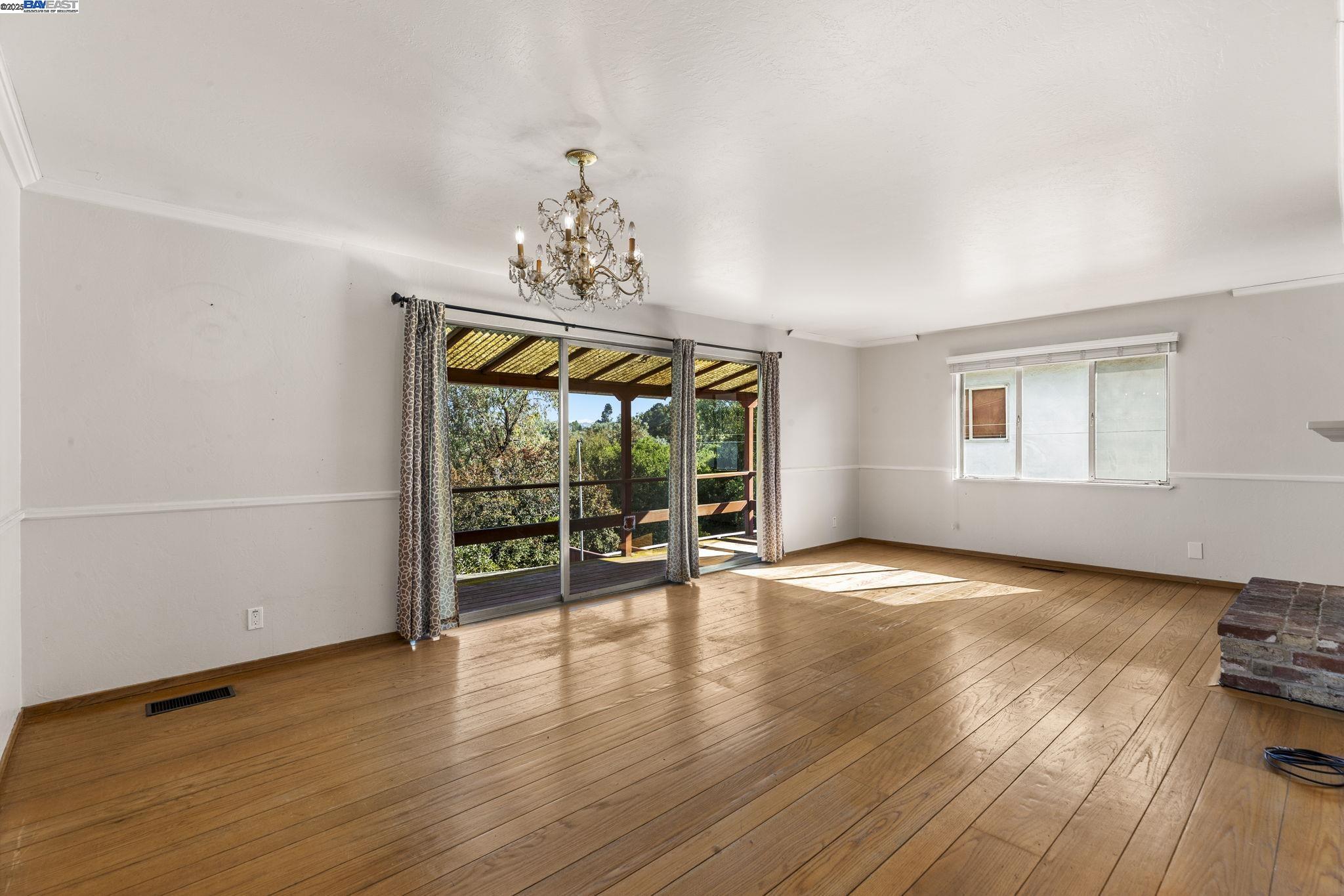 Detail Gallery Image 3 of 46 For 24498 2nd St, Hayward,  CA 94541 - 4 Beds | 1/1 Baths