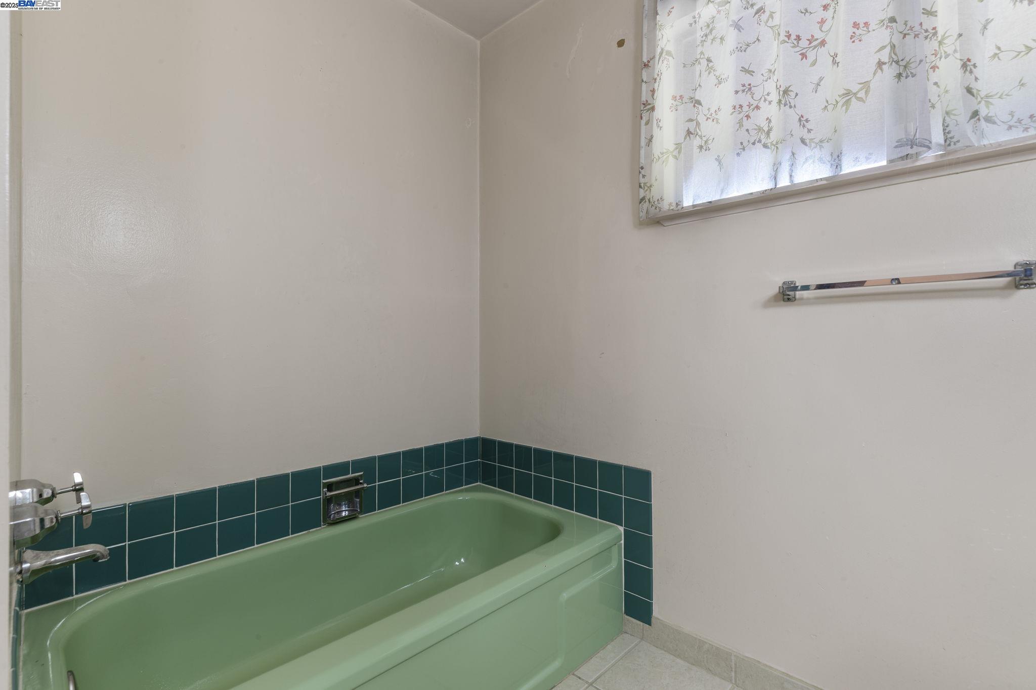 Detail Gallery Image 27 of 46 For 24498 2nd St, Hayward,  CA 94541 - 4 Beds | 1/1 Baths