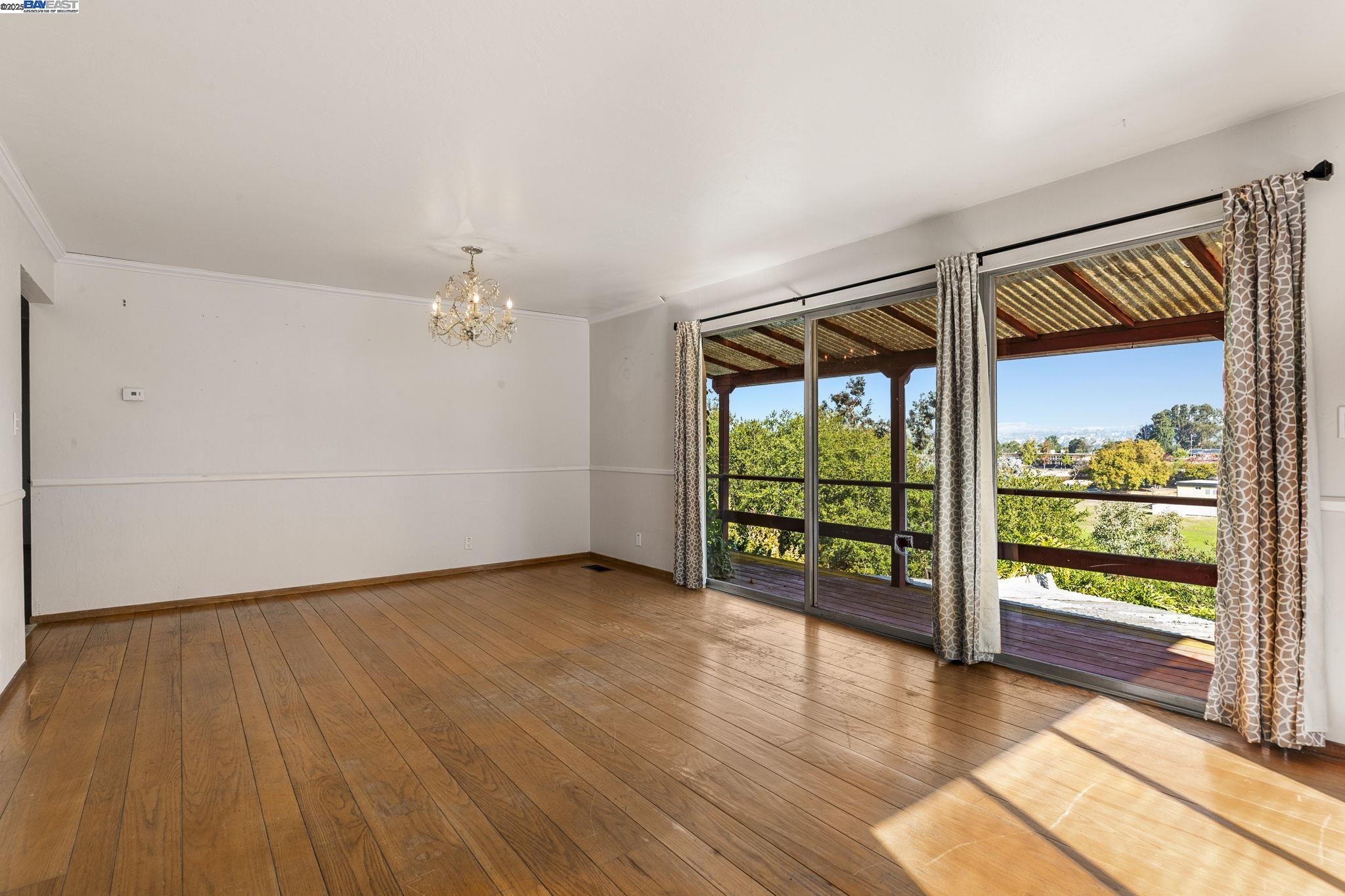 Detail Gallery Image 5 of 46 For 24498 2nd St, Hayward,  CA 94541 - 4 Beds | 1/1 Baths